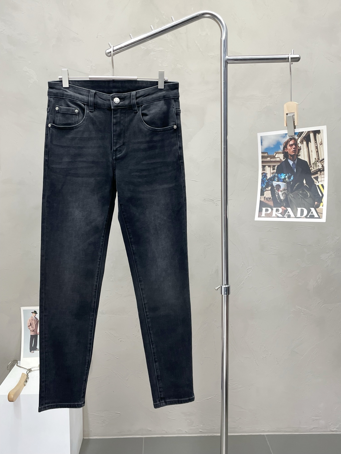 NO:493365,.Louis Vuitton exclusively for the new high-end version of jeans!  Customized fabrics for counters are breathable and comfortable, with impeccable details, and the brand element design concept reflects high quality. The feel is delicate and soft!  It is casually cut, with a great upper body style!  29-38, louis vuitton,louis vuitton,jeans,alexander wang19860909.Louis Vuitton路易威登独家专供新款牛仔裤高端版本！专柜定制面料 透气舒适度高,细节无可挑剔,品牌元素设计理念,体现高品质.手感细腻柔软！呈现休闲裁剪,上身版型超赞！码数29-38,,louis vuitton,louis vuitton,jeans,alexander wang,Men's clothing