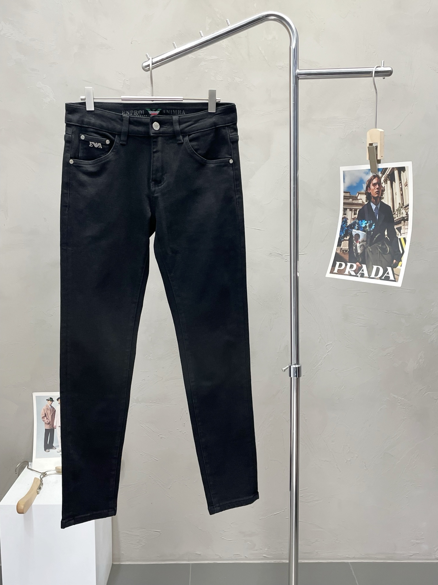 NO:493344,.ARMANI exclusively offers the new high-end version of jeans!  Customized fabrics for counters are breathable and comfortable, with impeccable details, and the brand element design concept reflects high quality. The feel is delicate and soft!  It is casually cut, with a great upper body style!  Count 28-38, Armani, Armani, Jeans, Alexander wang19860909.ARMANI阿玛尼独家专供新款牛仔裤高端版本！专柜定制面料 透气舒适度高,细节无可挑剔,品牌元素设计理念,体现高品质.手感细腻柔软！呈现休闲裁剪,上身版型超赞！码数28-38,,armani,armani,jeans,alexander wang,Men's clothing