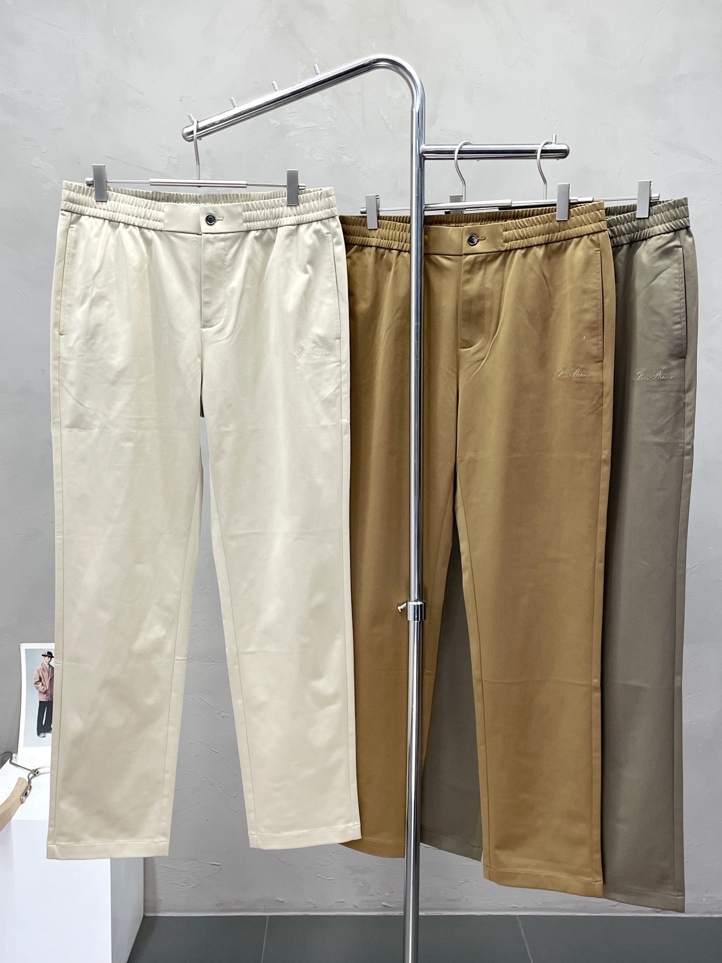 NO:490794,.LP-Loro Piana exclusively offers new spring and summer casual pants, high-end version!  Customized fabrics for counters are breathable and comfortable, with impeccable details, and the brand element design concept reflects high quality. The feel is delicate and soft!  It is casually cut, with a great upper body style!  Number of codes: 48-56, loro piana, loro piana, alexander wang19860909.LP-Loro Piana 诺悠翩雅独家专供新款春夏休闲裤 高端版本！专柜定制面料 透气舒适度高,细节无可挑剔,品牌元素设计理念,体现高品质.手感细腻柔软！呈现休闲裁剪,上身版型超赞！码数: 48-56,,loro piana,loro piana,alexander wang,Men's clothing