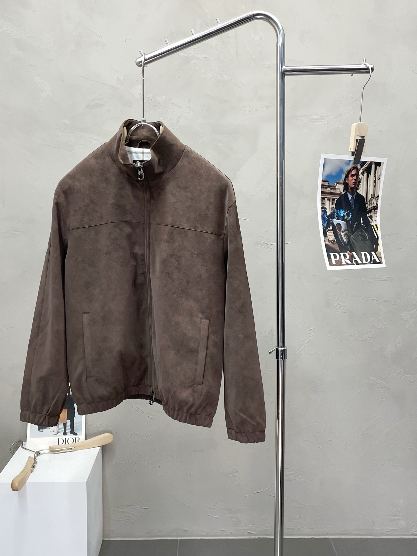 NO:493553,.LP-Loro Piana exclusively offers new fashion and casual autumn and winter jackets. Imported original fabrics are soft and comfortable, comfortable and breathable on the upper body, and unique design style. Whether worn alone or matched, they are all versatile items, demonstrating the personality of young people. The original hardware and accessories are extremely high-end and handsome on the upper body!  S-2XL, loro piana, loro piana, jackets & coats, jackets & coats, alexander wang19860909.LP-Loro Piana诺悠翩雅独家专供新品时尚休闲秋冬夹克外套.进口原版面料,柔软舒适,上身舒适透气,独特设计风格,无论是单穿还是搭配,都是百搭单品,彰显了年轻人的个性,原版五金辅料,档次极高,上身帅气十足！码数S-2XL,,loro piana,loro piana,jackets & coats,jackets & coats,alexander wang,Men's clothing