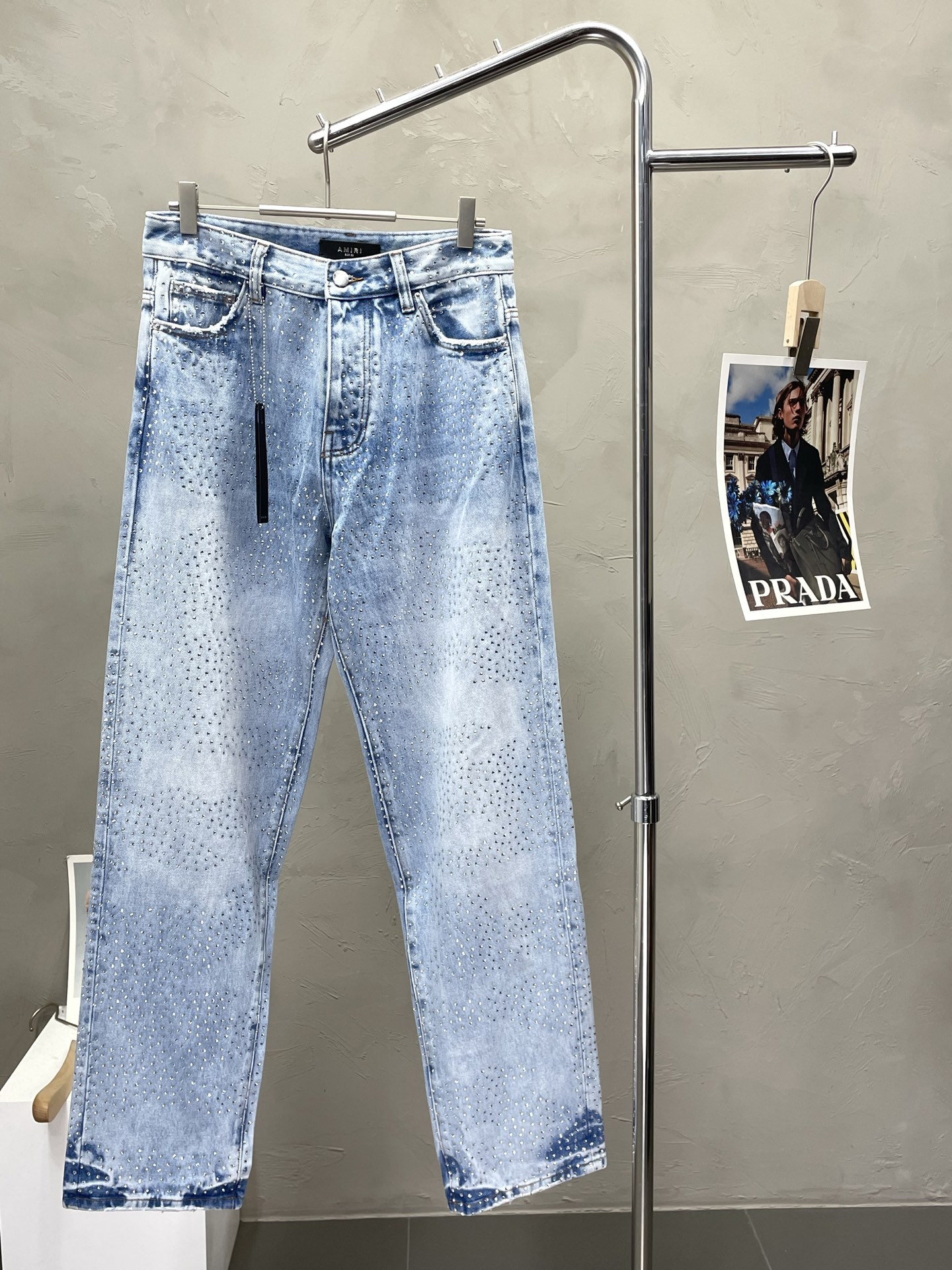 NO:490782,.AMIRI exclusively offers new wide-leg jeans high-end version!  Customized fabrics for counters are breathable and comfortable, with impeccable details, and the brand element design concept reflects high quality. The feel is delicate and soft!  It is casually cut, with a great upper body style!  Number of codes 29.30.32.34.36.38, amiri, jeans, alexander wang19860909.AMIRI独家专供新款 阔腿牛仔裤高端版本！专柜定制面料 透气舒适度高,细节无可挑剔,品牌元素设计理念,体现高品质.手感细腻柔软！呈现休闲裁剪,上身版型超赞！码数29.30.32.34.36.38,,amiri,jeans,alexander wang,Men's clothing