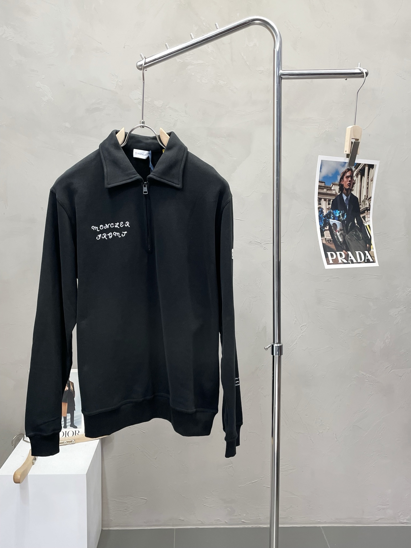 NO:490850,.Moncler's hooded exclusively for the latest spring and autumn fashion pullover semi-zipper sweatshirts. Classic design and design with great appearance. The quality is even more unscrupulous. You can buy it directly. You can't get it wrong! Through detailed pictures, you can feel its powerful aura. The imported fabric has a significant effect in keeping warm, so you don’t have to worry about a little chill! It is both fashionable and functional, and the whole style looks more luxurious and elegant! Size S-XL, Moncler, hoodie, sweatshirts, alexander wang19860909.Moncler蒙口独家专供最新春秋时尚套头半拉链卫衣 经典设计与颜值爆棚的设计 品质更是无法挑剔品控可以直接入手,不容过错的高端臻品！通过细节图片便可感受到它强悍的气场,进口面料 聚温保暖效果显著,完全不用担心会有一点寒意！时尚与功能性兼备,整款显得更加的奢华大气！ 尺码S-XL,,Moncler,hoodie,sweatshirts,alexander wang,Men's clothing