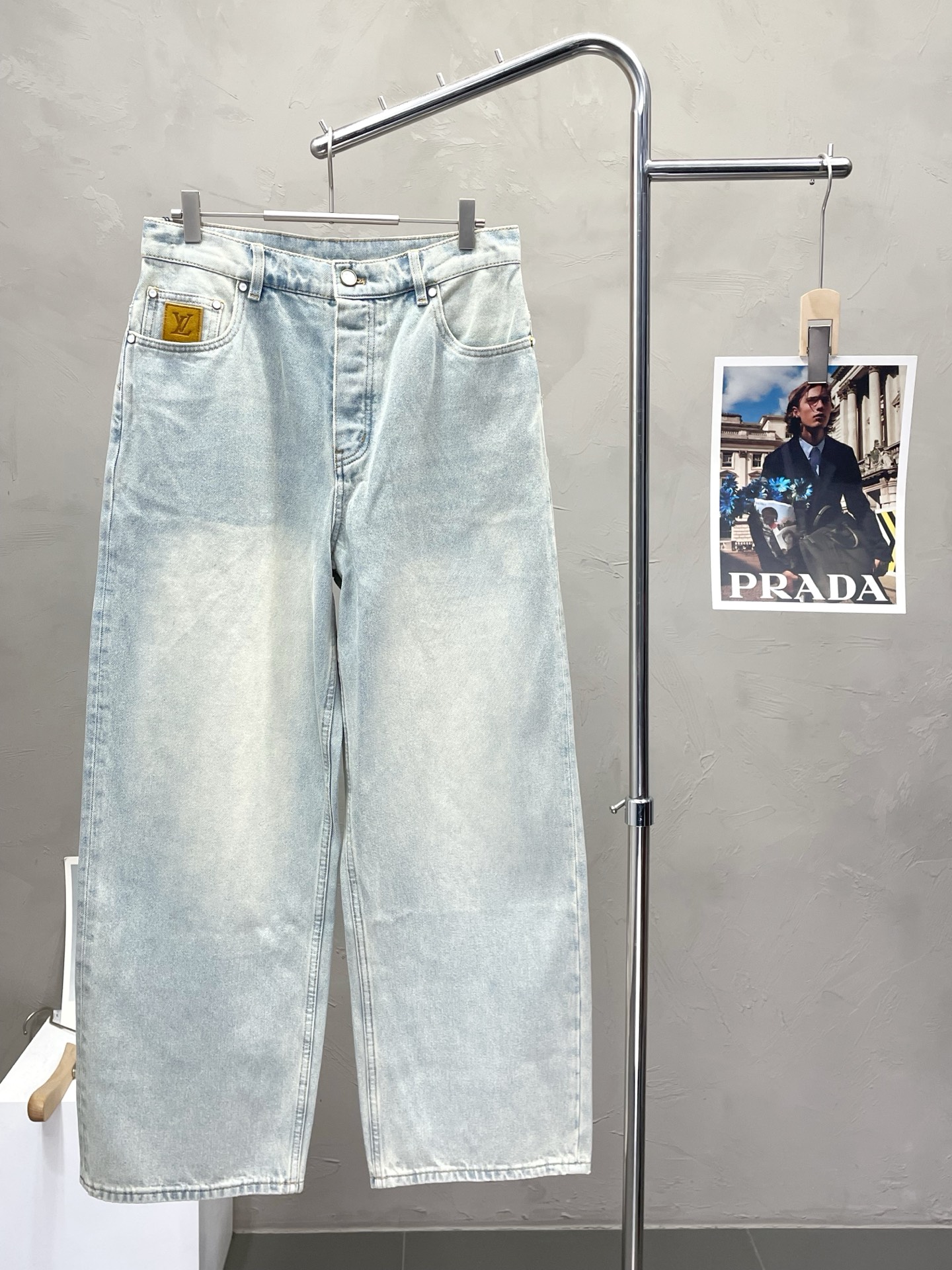 NO:503006,.Louis Vuitton exclusively for new casual wide-leg jeans high-end version!  Customized fabrics for counters are breathable and comfortable, with impeccable details, and the brand element design concept reflects high quality. The feel is delicate and soft!  It is casually cut, with a great upper body style!  30-36, louis vuitton,louis vuitton,jeans,alexander wang19860909.Louis Vuitton路易威登独家专供新款休闲阔腿牛仔裤 高端版本！专柜定制面料 透气舒适度高,细节无可挑剔,品牌元素设计理念,体现高品质.手感细腻柔软！呈现休闲裁剪,上身版型超赞！码数30-36,,louis vuitton,louis vuitton,jeans,alexander wang,Men's clothing