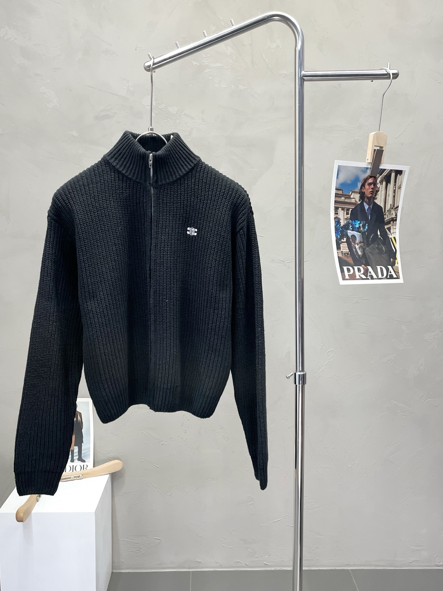 NO:503050,.CELINE exclusively offers new original single men's casual autumn and winter sweater jacket. High-end customization, high-end version, fashionable and versatile imported fabric, super soft and delicate, skin-friendly and comfortable to wear, high-end boutique, OEM, fine-made, very good for the upper body, men's essential items, complete three standards, S-XL,,celine,celine, jackets & coats, sweaters, alexander wang19860909.CELINE赛琳独家专供新款原单男士休闲秋冬毛衣外套.高端定制 高版本 时尚百搭爆款进口面料 手感超柔软细腻 穿着亲肤舒适 高端精品 代工厂精细做上身非常赞 男士必备单品 三标齐全 码数S-XL,,celine,celine,jackets & coats,sweaters,alexander wang,Men's clothing