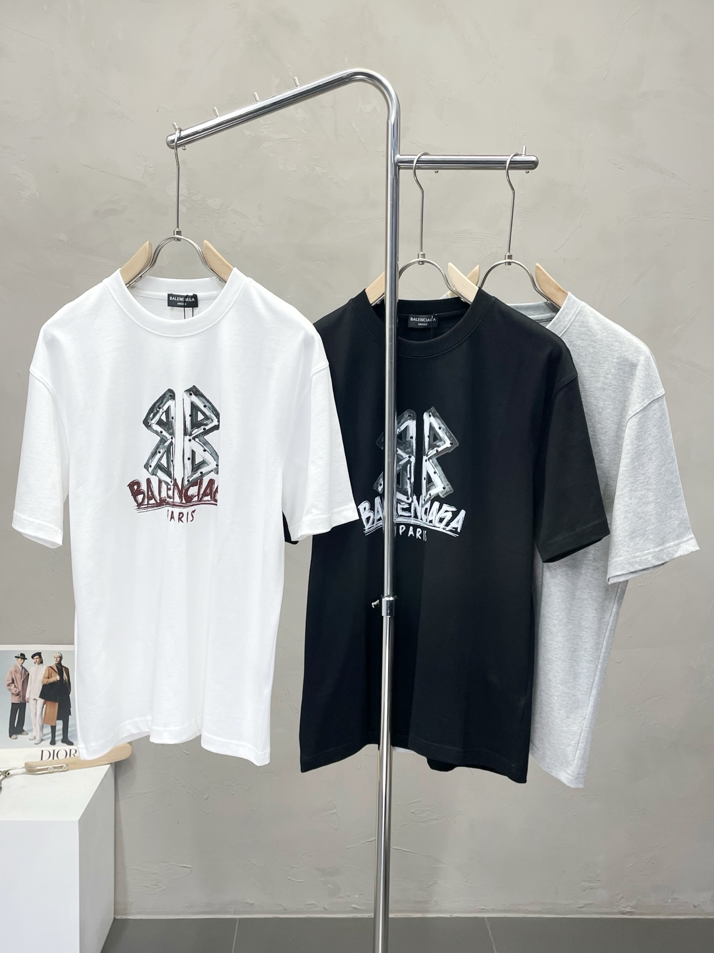 NO:500299,.Balenciaga exclusively offers new original single men's casual short sleeves, high-end customization, high-end version, fashionable and versatile imported fabric, super soft and delicate, skin-friendly and comfortable to wear, high-end boutique, OEM, fine-made top body, very good, men's essential items, three standards, S-3XL,,balenciaga,balenciaga,T-shirt,alexander wang19860909.Balenciaga巴黎世家独家专供新款原单男士休闲短袖 高端定制 高端版本 时尚百搭爆款进口面料 手感超柔软细腻 穿着亲肤舒适 高端精品 代工厂精细做上身非常赞 男士必备单品 三标齐全 码数S-3XL,,balenciaga,balenciaga,T-shirt,alexander wang,Men's clothing