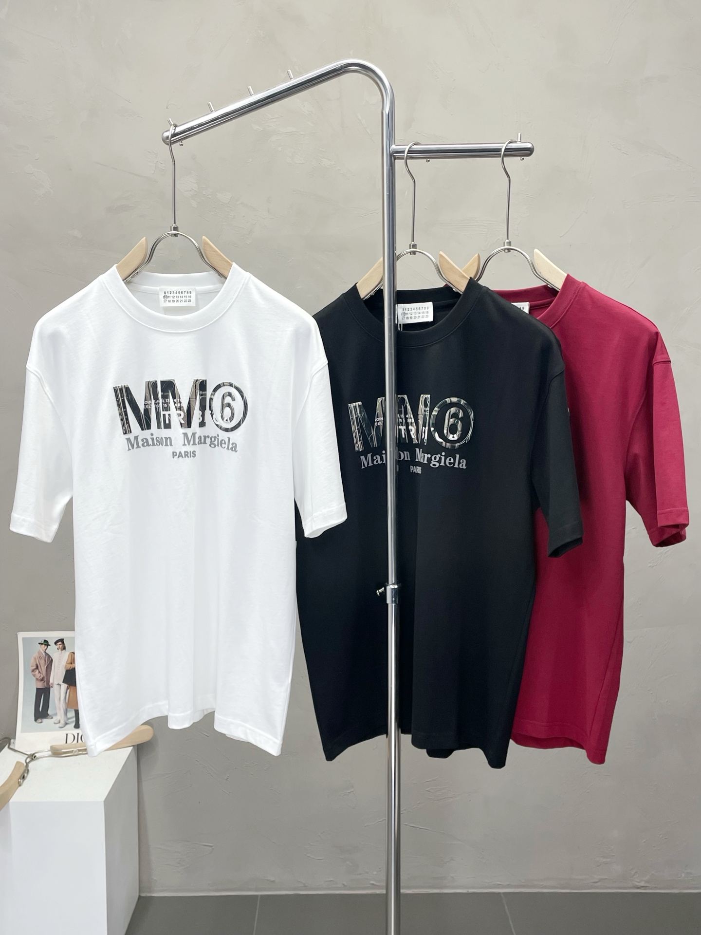 NO:500258,.Masion Margiela Mason Magiela MM6 exclusively offers new original single men's casual short sleeves, high-end customization, high-end version, fashionable and versatile imported fabric, super soft and delicate, skin-friendly and comfortable to wear, high-end boutique, OEM factory fine-made top body is very good, men's essential items, three standards, S-3XL,,masion margiela,masion margiela,T-shirt,alexander wang19860909.Masion Margiela梅森马吉拉MM6独家专供新款原单男士休闲短袖 高端定制 高端版本 时尚百搭爆款进口面料 手感超柔软细腻 穿着亲肤舒适 高端精品 代工厂精细做上身非常赞 男士必备单品 三标齐全 码数S-3XL,,masion margiela,masion margiela,T-shirt,alexander wang,Men's clothing