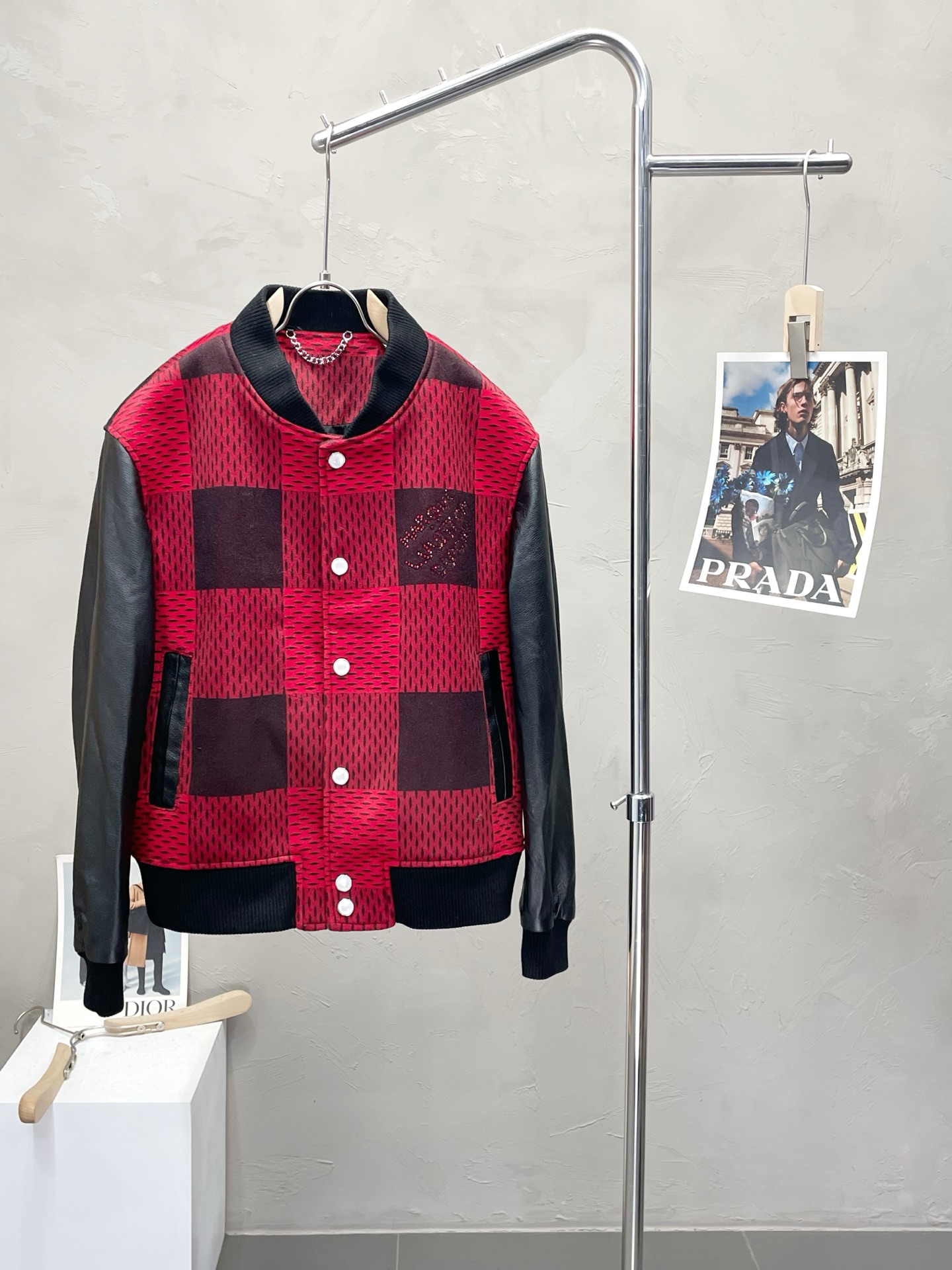 NO:503083,.Leather Jacket - Louis Vuitton exclusively offers the latest autumn and winter leather baseball jackets. Classic design and beautiful leather jackets. Imported leather imported fabrics. The quality is even more unscrupulous. You can buy it directly. You can't get it wrong! Through the detailed pictures, you can feel its powerful aura, and the warm-concentration effect is significant, so you don’t have to worry about the chill at all! It is both fashionable and functional, and the whole style looks more luxurious and elegant! Size M-3XL, louis vuitton,louis vuitton,jackets & coats,leather jacket,alexander wang19860909.皮衣-Louis Vuitton路易威登独家专供最新秋冬拼皮棒球服外套 经典设计与颜值爆棚的皮衣 进口皮进口面料 品质更是无法挑剔品控可以直接入手,不容过错的高端臻品！通过细节图片便可感受到它强悍的气场,聚温保暖效果显著,完全不用担心会有一点寒意！时尚与功能性兼备,整款显得更加的奢华大气！ 尺码M-3XL,,louis vuitton,louis vuitton,jackets & coats,leather jacket,alexander wang,Men's clothing