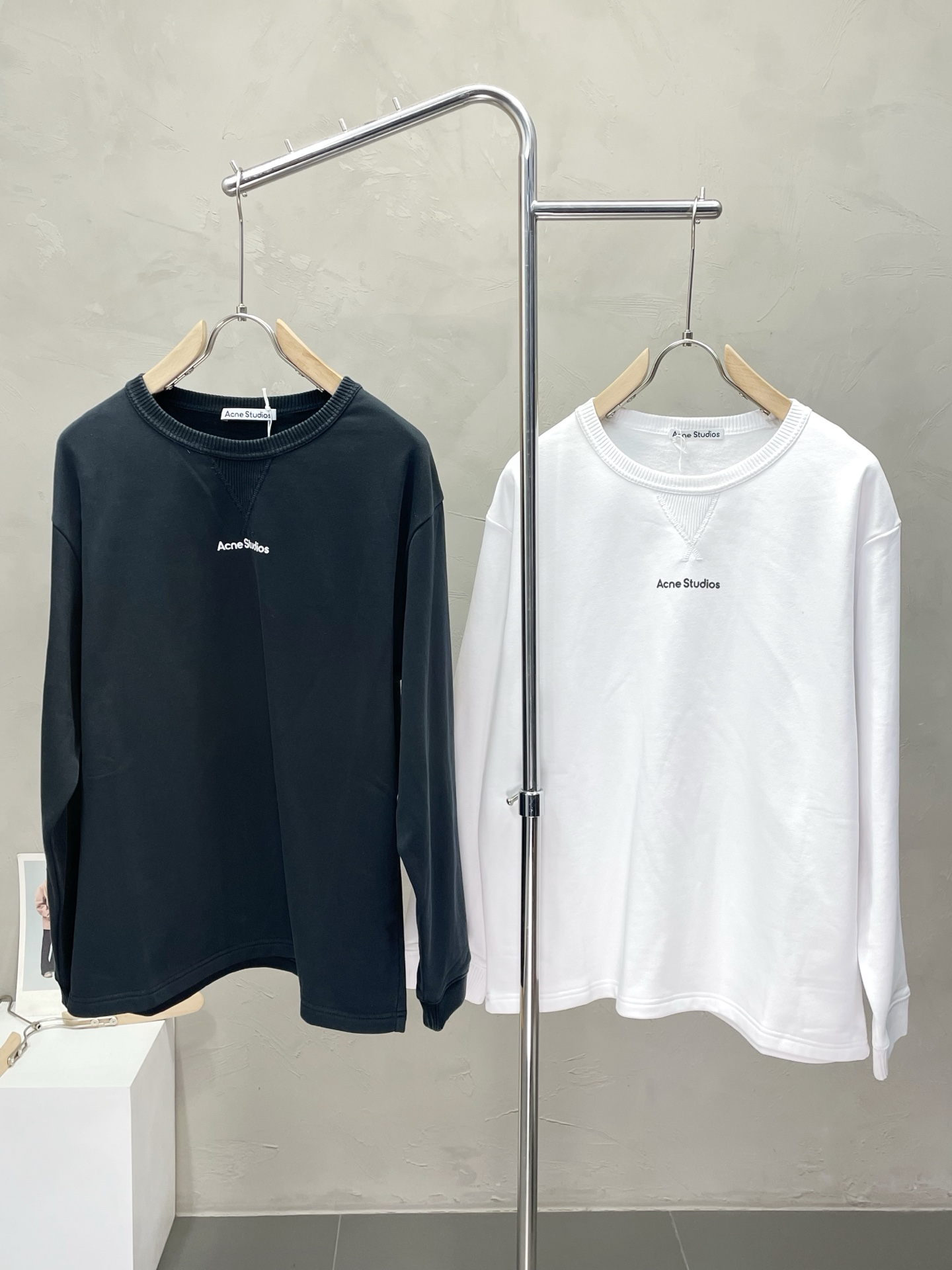 NO:503037,.Acne Studios exclusively offers the latest autumn and winter pullover sweatshirts. Classic design and design with great appearance. The quality is even more unscrupulous. You can buy it directly. You can't get it wrong! Through the detailed pictures, you can feel its powerful aura. The inner layer has a significant effect of warming and keeping warm. There is no need to worry about a little chill! It is both fashionable and functional, and the whole style looks more luxurious and elegant! Size S-XL, acne studios,dior,hoodie,sweatshirts,alexander wang19860909.Acne Studios独家专供最新秋冬套头卫衣 经典设计与颜值爆棚的设计 品质更是无法挑剔品控可以直接入手,不容过错的高端臻品！通过细节图片便可感受到它强悍的气场,内里加绒 聚温保暖效果显著,完全不用担心会有一点寒意！时尚与功能性兼备,整款显得更加的奢华大气！ 尺码S-XL,,acne studios,dior,hoodie,sweatshirts,alexander wang,Men's clothing