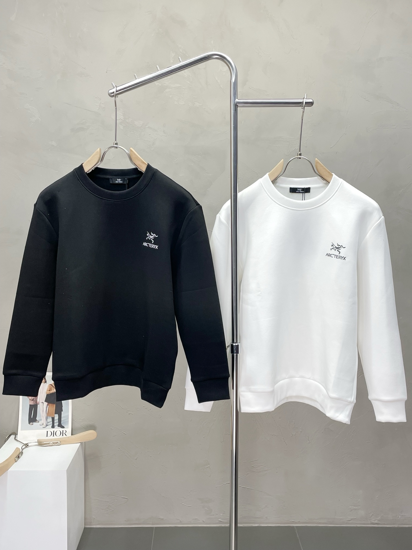 NO:500296,.Arc’teryx exclusively offers the latest autumn and winter pullover sweatshirts. Classic design and design with great appearance. The quality is even more unscrupulous. You can buy it directly. You can’t get it wrong! Through the detailed pictures, you can feel its powerful aura. The inner layer is filled with fleece fabric, which has a significant effect of keeping warm. You don’t have to worry about the chill at all! It is both fashionable and functional, and the whole style looks more luxurious and elegant! Size M-3XL, arc'teryx, hoodie, sweatshirts, alexander wang19860909.Arc’teryx始祖鸟独家专供最新秋冬套头卫衣 经典设计与颜值爆棚的设计 品质更是无法挑剔品控可以直接入手,不容过错的高端臻品！通过细节图片便可感受到它强悍的气场,内里加绒面料 聚温保暖效果显著,完全不用担心会有一点寒意！时尚与功能性兼备,整款显得更加的奢华大气！ 尺码M-3XL,arc'teryx,hoodie,sweatshirts,alexander wang,Men's clothing