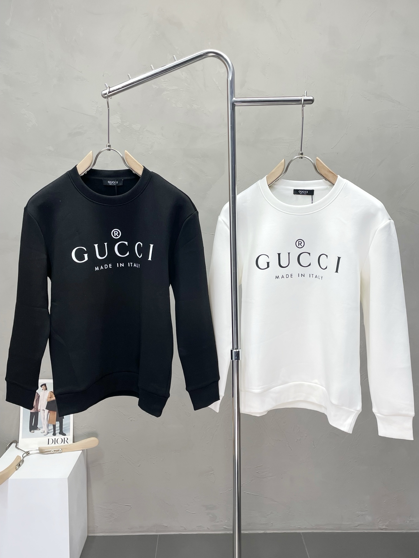 NO:502959,.Gucci exclusively provides the latest autumn and winter pullover sweatshirts. Classic design and design with great appearance. The quality is even more unscrupulous. You can buy it directly. You can't get it wrong! Through the detailed pictures, you can feel its powerful aura. The inner layer is filled with fleece fabric, which has a significant effect of keeping warm. You don’t have to worry about the chill at all! It is both fashionable and functional, and the whole style looks more luxurious and elegant! Size M-3XL, gucci, gucci, hoodie, sweatshirts, alexander wang19860909.Gucci古驰独家专供最新秋冬套头卫衣 经典设计与颜值爆棚的设计 品质更是无法挑剔品控可以直接入手,不容过错的高端臻品！通过细节图片便可感受到它强悍的气场,内里加绒面料 聚温保暖效果显著,完全不用担心会有一点寒意！时尚与功能性兼备,整款显得更加的奢华大气！ 尺码M-3XL,,gucci,gucci,hoodie,sweatshirts,alexander wang,Men's clothing