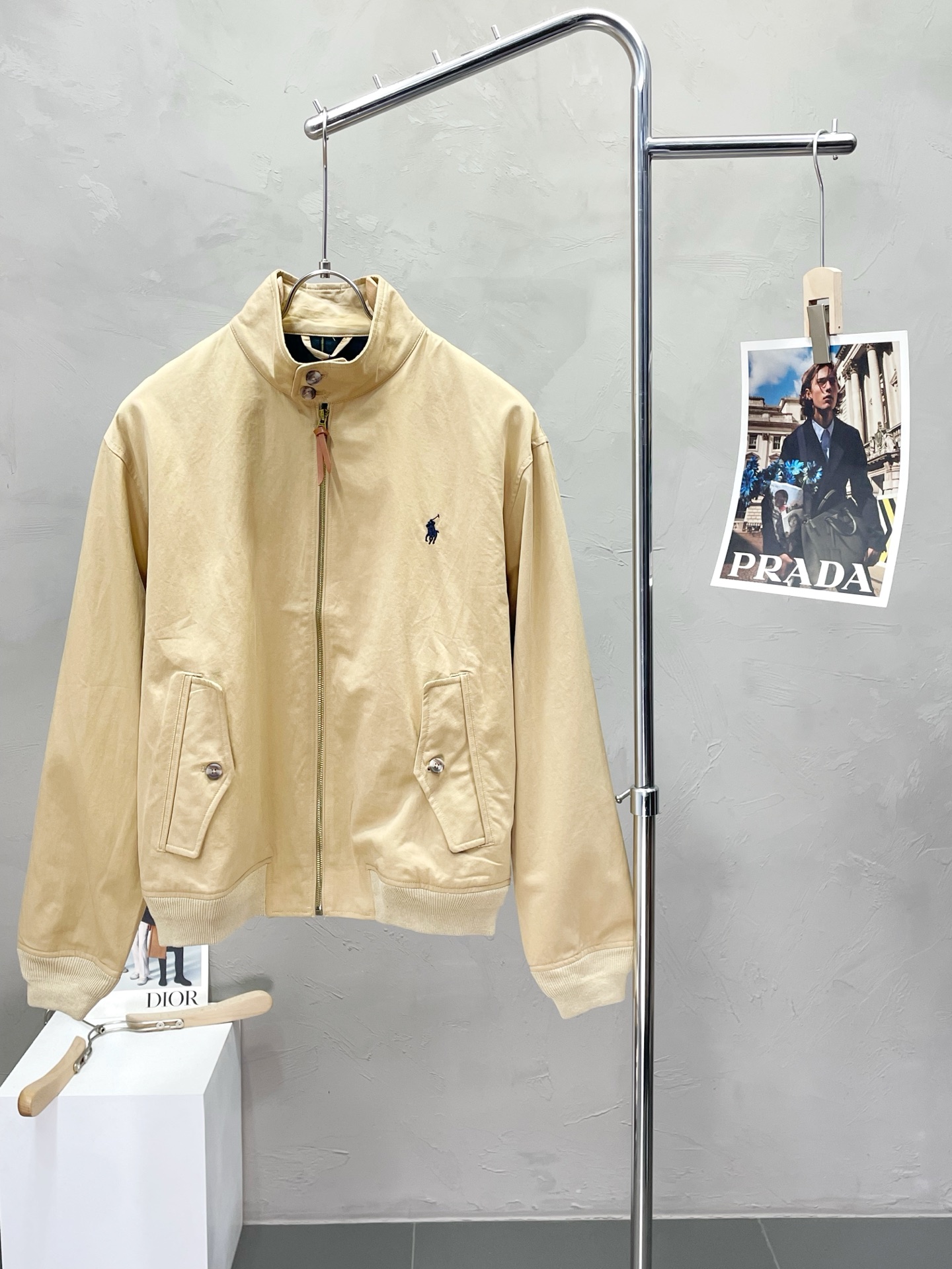 NO:503064,.Ralph Lauren exclusively offers the latest autumn and winter jackets. Classic design and design with great appearance. The quality is even more unscrupulous. You can buy it directly. You can't get it right. You can't miss it! Through detailed pictures, you can feel its powerful aura. The imported fabric has a significant effect in keeping warm, so you don’t have to worry about a little chill! It is both fashionable and functional, and the whole style looks more luxurious and elegant! Size S-XL, loro piana, jackets & coats, jackets & coats, alexander wang19860909.Ralph Lauren拉夫劳伦独家专供最新秋冬夹克外套 经典设计与颜值爆棚的设计 品质更是无法挑剔品控可以直接入手,不容过错的高端臻品！通过细节图片便可感受到它强悍的气场,进口面料 聚温保暖效果显著,完全不用担心会有一点寒意！时尚与功能性兼备,整款显得更加的奢华大气！ 尺码S-XL,,loro piana,jackets & coats,jackets & coats,alexander wang,Men's clothing