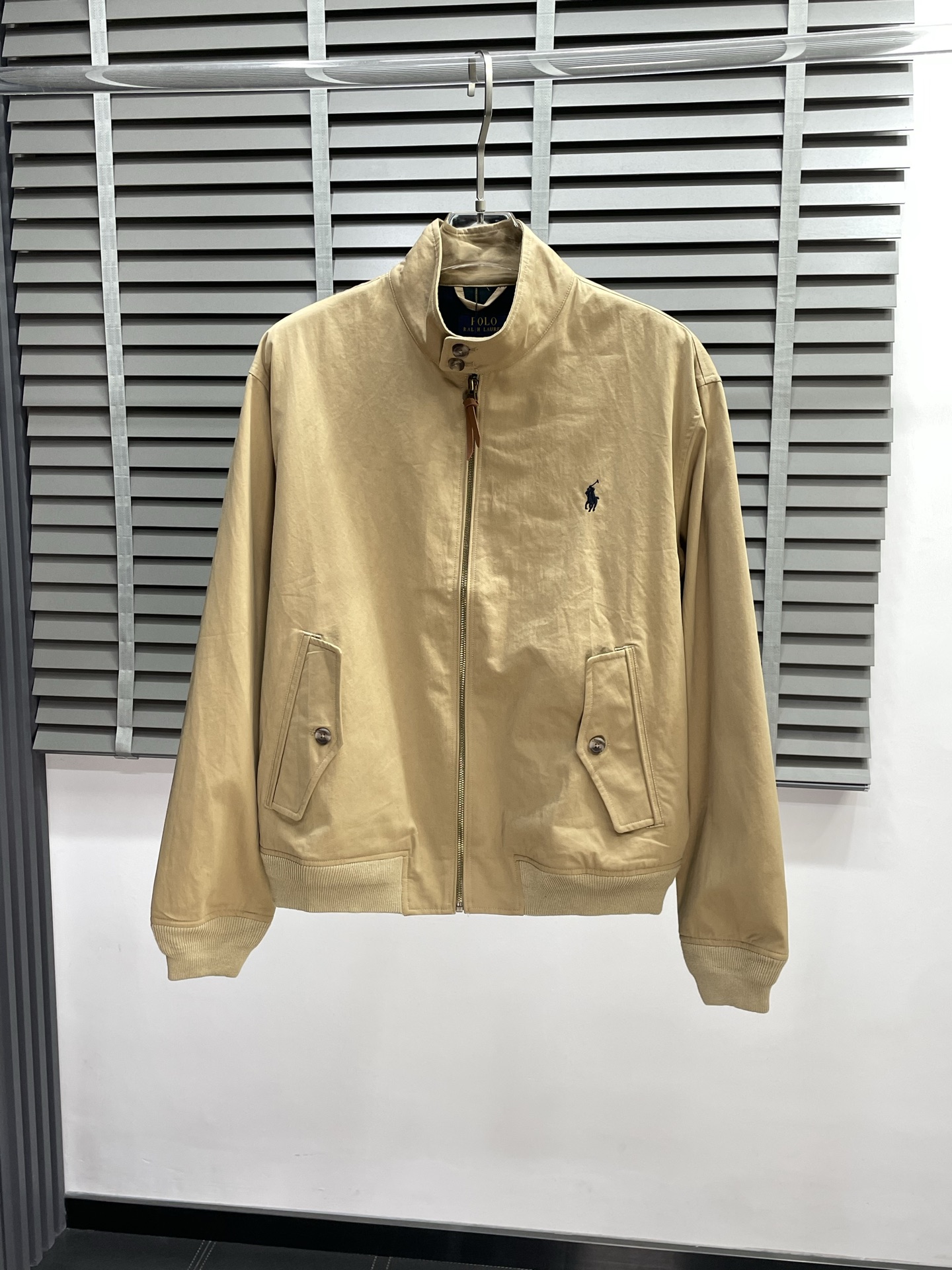 NO:501908,.Ralph Lauren exclusively offers the latest autumn and winter jackets. Classic design and design with great appearance. The quality is even more unscrupulous. You can buy it directly. You can't get it right. You can't miss it! Through detailed pictures, you can feel its powerful aura. The imported fabric has a significant effect in keeping warm, so you don’t have to worry about a little chill! It is both fashionable and functional, and the whole style looks more luxurious and elegant! Size S-XL, loro piana, jackets & coats, jackets & coats, alexander wang19860909.Ralph Lauren拉夫劳伦独家专供最新秋冬夹克外套 经典设计与颜值爆棚的设计 品质更是无法挑剔品控可以直接入手,不容过错的高端臻品！通过细节图片便可感受到它强悍的气场,进口面料 聚温保暖效果显著,完全不用担心会有一点寒意！时尚与功能性兼备,整款显得更加的奢华大气！ 尺码S-XL,,loro piana,jackets & coats,jackets & coats,alexander wang,Men's clothing