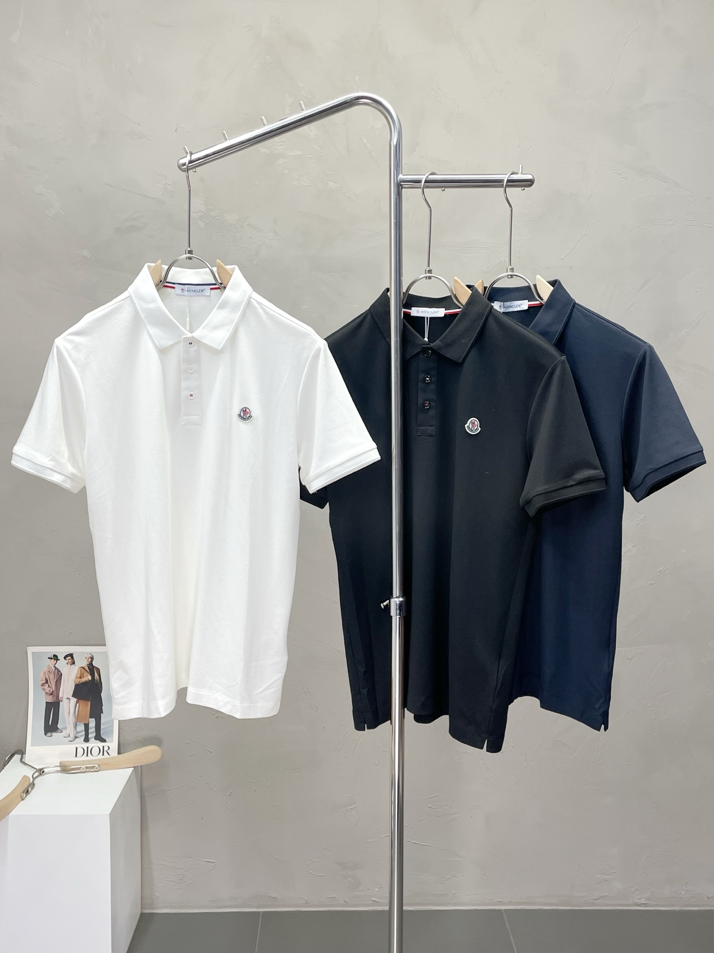 NO:500266,.Moncler mask exclusively offers new original single men's casual short sleeves, high-end customization, high-end version, fashionable and versatile imported fabric, super soft and delicate, skin-friendly and comfortable to wear, high-end boutique, OEM factory fine-made top body, very good, men's essential items, three standards, 48-56,,Moncler, T-shirt, alexander wang19860909.Moncler蒙口独家专供新款原单男士休闲短袖 高端定制 高端版本 时尚百搭爆款进口面料 手感超柔软细腻 穿着亲肤舒适 高端精品 代工厂精细做上身非常赞 男士必备单品 三标齐全 码数48-56,,Moncler,T-shirt,alexander wang,Men's clothing