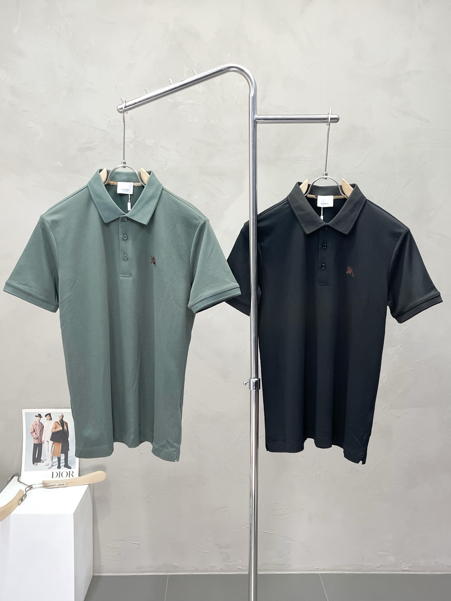 NO:500278,.Burberry Burberry exclusively offers new original single men's casual short sleeves, high-end customization, high-end version, fashionable and versatile imported fabric, super soft and delicate, skin-friendly and comfortable to wear, high-end boutique, OEM, fine production, very good for the upper body, men's essential items, complete three standards, 48-56,,burberry,burberry,T-shirt,alexander wang19860909.Burberry巴宝莉独家专供新款原单男士休闲短袖 高端定制 高端版本 时尚百搭爆款进口面料 手感超柔软细腻 穿着亲肤舒适 高端精品 代工厂精细做上身非常赞 男士必备单品 三标齐全 码数48-56,,burberry,burberry,T-shirt,alexander wang,Men's clothing