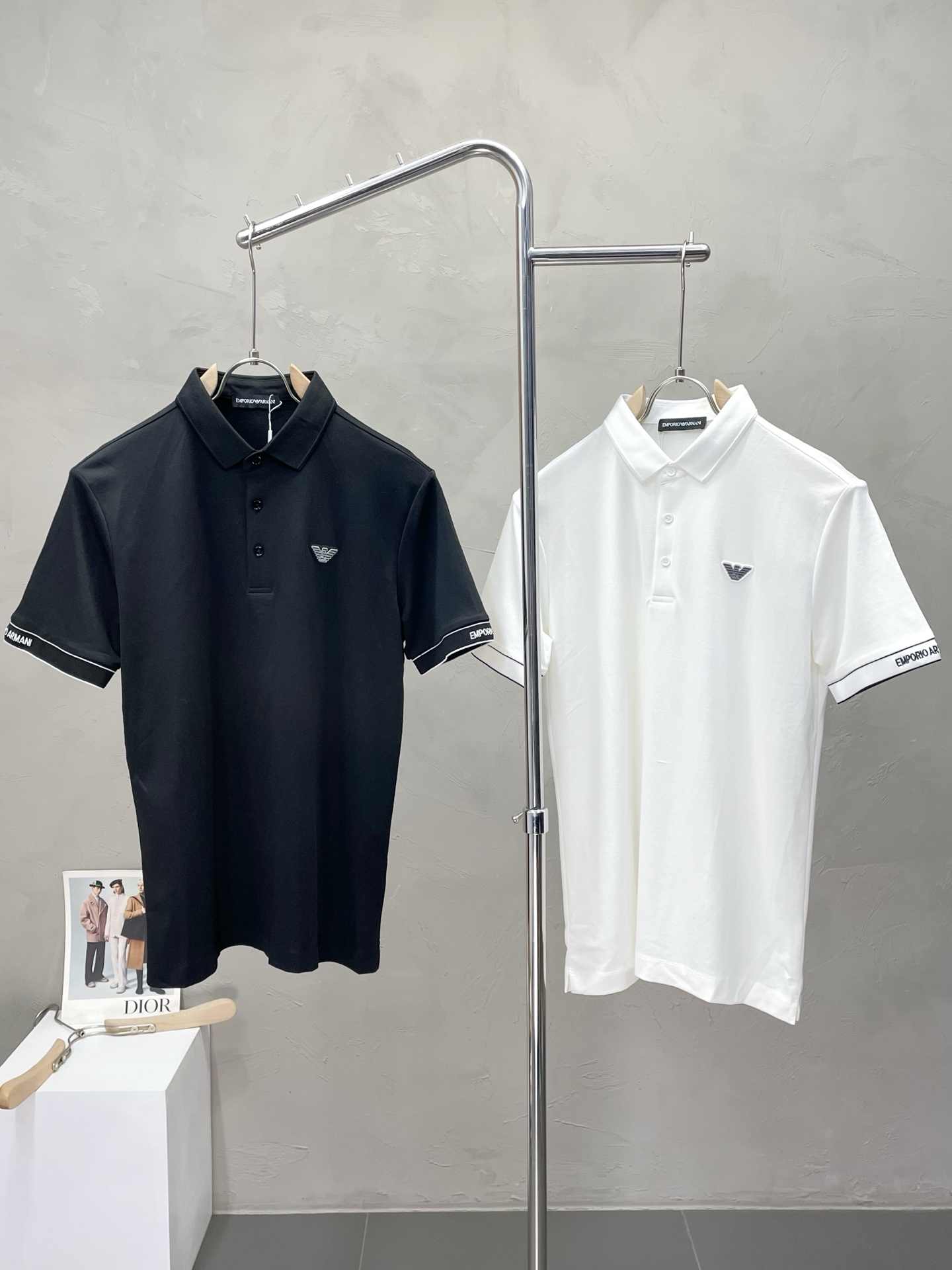 NO:500284,.ARMANI Armani exclusively offers new original single men's casual short sleeves, high-end customization, high-end version, fashionable and versatile imported fabric, super soft and delicate, skin-friendly and comfortable to wear, high-end boutique, OEM, fine production, very good for the upper body, men's essential items, complete three standards, number of 48-56,,armani,armani,T-shirt,alexander wang19860909.ARMANI阿玛尼独家专供新款原单男士休闲短袖 高端定制 高端版本 时尚百搭爆款进口面料 手感超柔软细腻 穿着亲肤舒适 高端精品 代工厂精细做上身非常赞 男士必备单品 三标齐全 码数48-56,,armani,armani,T-shirt,alexander wang,Men's clothing