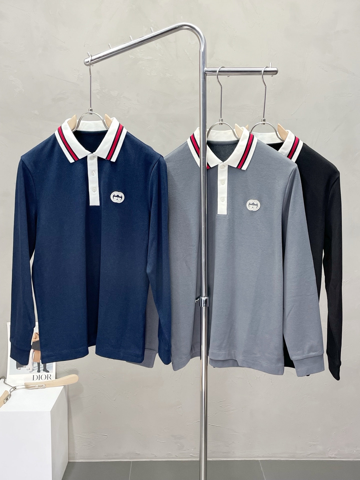 NO:500273,.Gucci exclusively provides the latest fashion long-sleeved autumn and winter jackets with a classic design and appearance. The quality is even more unscrupulous. You can buy it directly. You can’t get it wrong! Through the detailed pictures, you can feel its powerful aura, and the warm-concentration effect is significant, so you don’t have to worry about the chill at all! It is both fashionable and functional, and the whole style looks more luxurious and elegant! Size M-3XL, gucci, gucci, jackets & coats, alexander wang19860909.Gucci古驰独家专供最新时尚秋冬长袖 经典设计感与颜值爆棚的外套,品质更是无法挑剔品控可以直接入手,不容过错的高端臻品！通过细节图片便可感受到它强悍的气场,聚温保暖效果显著,完全不用担心会有一点寒意！时尚与功能性兼备,整款显得更加的奢华大气！ 尺码M-3XL,,gucci,gucci,jackets & coats,alexander wang,Men's clothing