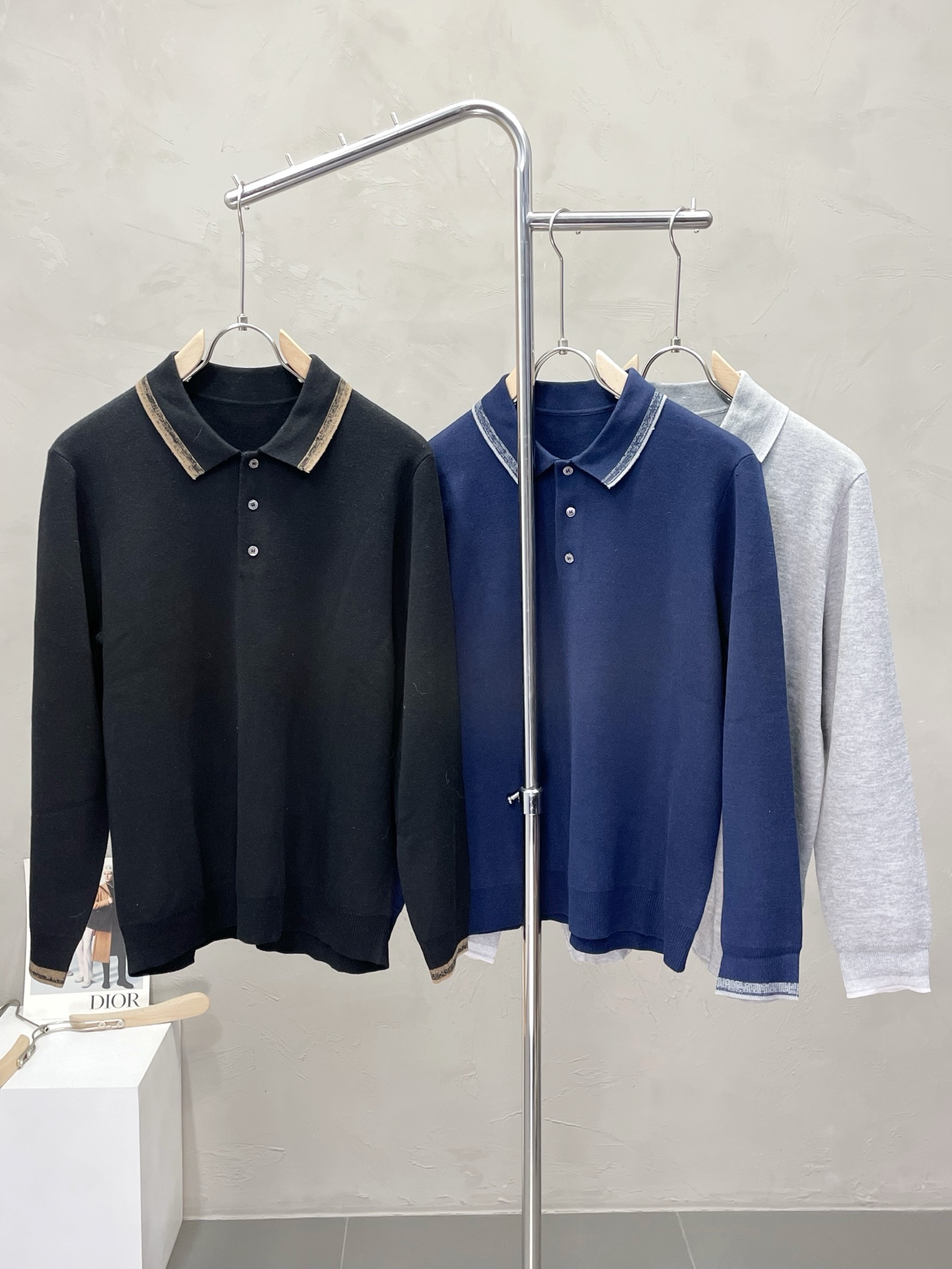 NO:500279,.ZEGNA exclusively offers the latest fashion autumn and winter knitted sweaters. A jacket with a classic design and appearance, and the quality is even more unscrupulous. You can buy it directly. You can't get it wrong! Through the detailed pictures, you can feel its powerful aura, and the warm-concentration effect is significant, so you don’t have to worry about the chill at all! It is both fashionable and functional, and the whole style looks more luxurious and elegant! Size M-3XL, zegna, jackets & coats, sweaters, alexander wang19860909.ZEGNA杰尼亚独家专供最新时尚秋冬针织毛衣 经典设计感与颜值爆棚的外套,品质更是无法挑剔品控可以直接入手,不容过错的高端臻品！通过细节图片便可感受到它强悍的气场,聚温保暖效果显著,完全不用担心会有一点寒意！时尚与功能性兼备,整款显得更加的奢华大气！ 尺码M-3XL,,zegna,jackets & coats,sweaters,alexander wang,Men's clothing