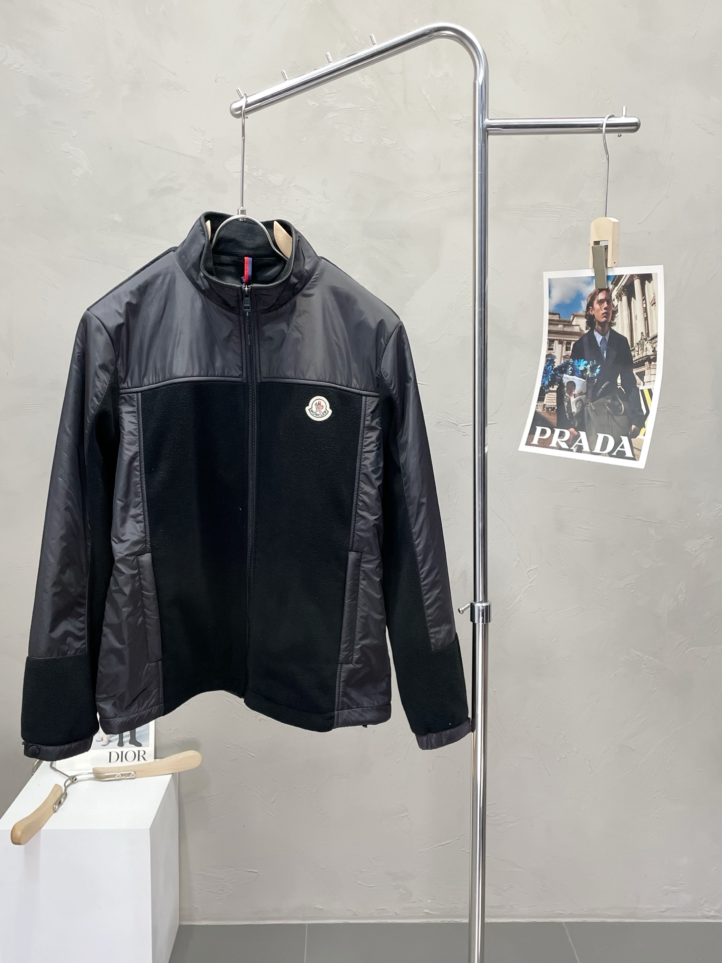 NO:504805,.Moncler's hooded exclusively for the latest fashionable autumn and winter jackets. A jacket with a classic design and appearance are even more attractive. The quality is not critical and high-end products that can be purchased directly. Through the detailed pictures, you can feel its powerful aura, and the warm-concentration effect is significant, so you don’t have to worry about the chill at all! It is both fashionable and functional, and the whole style looks more luxurious and elegant! Size M-3XL, Moncler, jackets & coats, jackets & coats, alexander wang19860909.Moncler蒙口独家专供最新时尚秋冬夹克 经典设计感与颜值爆棚的外套,品质更是无法挑剔品控可以直接入手,不容过错的高端臻品！通过细节图片便可感受到它强悍的气场,聚温保暖效果显著,完全不用担心会有一点寒意！时尚与功能性兼备,整款显得更加的奢华大气！ 尺码M-3XL,,Moncler,jackets & coats,jackets & coats,alexander wang,Men's clothing