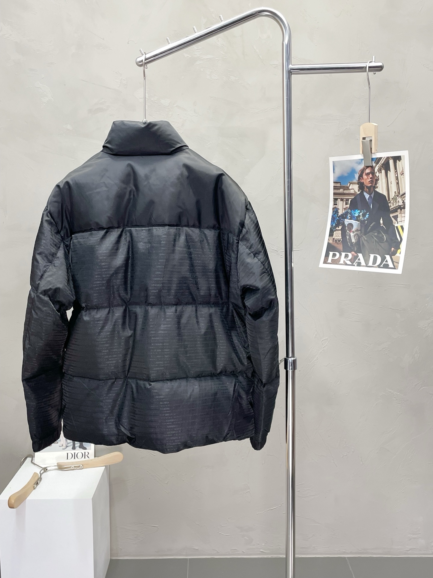 。羽绒服- Prada普拉达💥独家专供秋冬新款高领羽绒服，贸易公司渠道稀出，降温天气必备的保暖单品，不论