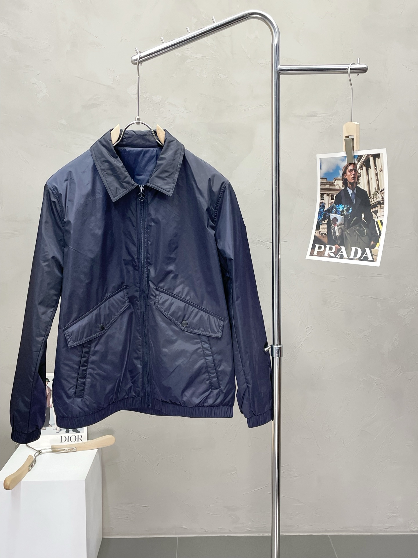 NO:504785,.Moncler's hooded exclusively for the latest fashionable spring and autumn jackets. A jacket with a classic design and appearance are even more attractive. The quality is not critical and high-end products that can be purchased directly. You can't get it wrong! Through the detailed pictures, you can feel its powerful aura, and the warm-concentration effect is significant, so you don’t have to worry about the chill at all! It is both fashionable and functional, and the whole style looks more luxurious and elegant! Size M-3XL, Moncler, jackets & coats, jackets & coats, alexander wang19860909.Moncler蒙口独家专供最新时尚春秋夹克 经典设计感与颜值爆棚的外套,品质更是无法挑剔品控可以直接入手,不容过错的高端臻品！通过细节图片便可感受到它强悍的气场,聚温保暖效果显著,完全不用担心会有一点寒意！时尚与功能性兼备,整款显得更加的奢华大气！ 尺码M-3XL,,Moncler,jackets & coats,jackets & coats,alexander wang,Men's clothing