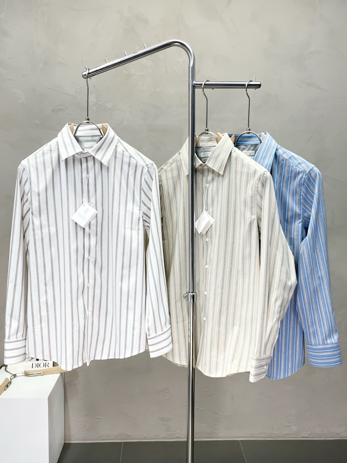 NO:502999,.BC-Brunello Cucineli exclusively for spring and summer new original single men's casual shirts. High-end customization. High-version. Fashionable and versatile and popular original imported fabric. Necklace hem. Logo pattern design. Super soft and delicate touch. Skin-friendly and comfortable to wear. High-end boutique. OEM is very good for fine production. Men's essential items. Complete three standards. Size 48-56., brunello cucinelli,shirts,alexander wang.19860909.BC-Brunello Cucineli 布鲁内洛 库奇内利独家专供春夏新款原单男士休闲衬衫 高端定制 高版本 时尚百搭爆款原版进口面料 领口衣摆 logo图案设计 手感超柔软细腻 穿着亲肤舒适 高端精品 代工厂精细做上身非常赞 男士必备单品 三标齐全 尺码48-56,,brunello cucinelli,shirts,alexander wang,Men's clothing