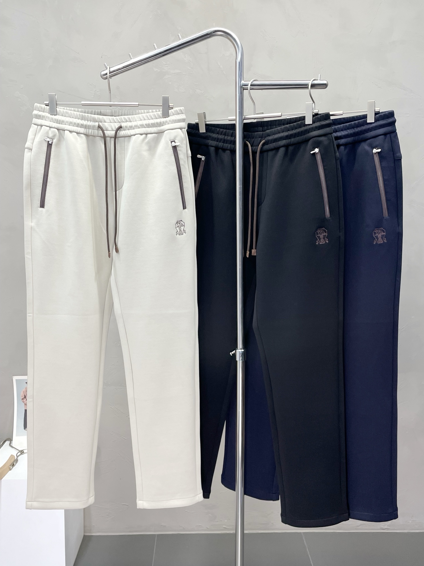 NO:502986,.BC-Brunello Cucineli Exclusively available for new casual pants High-end version!  Customized fabrics for counters are breathable and comfortable, with impeccable details, and the brand element design concept reflects high quality. The feel is delicate and soft!  It is casually cut, with a great upper body style!  Number of codes: 48-56, brunello cucinelli,alexander wang19860909.BC-Brunello Cucineli 布鲁内洛·库奇内利 独家专供新款 休闲裤 高端版本！专柜定制面料 透气舒适度高,细节无可挑剔,品牌元素设计理念,体现高品质.手感细腻柔软！呈现休闲裁剪,上身版型超赞！码数: 48-56,,brunello cucinelli,alexander wang,Men's clothing