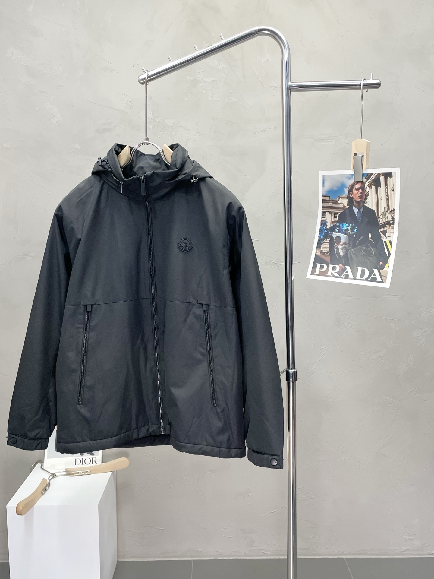 NO:503005,.Moncler hooded exclusively for the latest fashionable autumn and winter hooded jackets. The hat can be folded up. A jacket with a classic design and a very beautiful appearance. It is even more difficult to pick and control. You can buy it directly. You can't get it wrong! Through the detailed pictures, you can feel its powerful aura, and the warm-concentration effect is significant, so you don’t have to worry about the chill at all! It is both fashionable and functional, and the whole style looks more luxurious and elegant! Size M-3XL, Moncler, jackets & coats, jackets & coats, hats, alexander wang19860909.Moncler蒙口独家专供最新时尚秋冬连帽夹克 帽子可收起设计 经典设计感与颜值爆棚的外套,品质更是无法挑剔品控可以直接入手,不容过错的高端臻品！通过细节图片便可感受到它强悍的气场,聚温保暖效果显著,完全不用担心会有一点寒意！时尚与功能性兼备,整款显得更加的奢华大气！ 尺码M-3XL,,Moncler,jackets & coats,jackets & coats,hats,alexander wang,Men's clothing