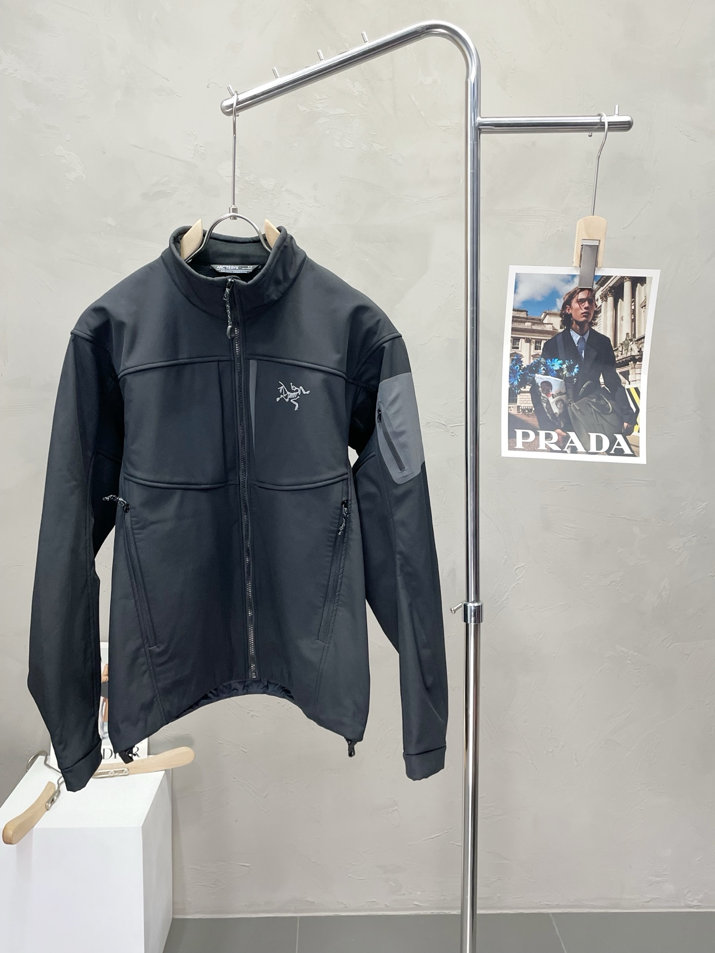 NO:504769,.Arc’teryx exclusively offers the latest fashionable autumn and winter jackets. A jacket with a classic design and appearance, and the quality is even more unscrupulous. You can buy it directly. You can’t get it wrong! Through the detailed pictures, you can feel its powerful aura, and the warm-concentration effect is significant, so you don’t have to worry about the chill at all! It is both fashionable and functional, and the whole style looks more luxurious and elegant! Size M-2XL, arc'teryx,jackets & coats,jackets & coats,alexander wang19860909.Arc’teryx始祖鸟独家专供最新时尚秋冬夹克 经典设计感与颜值爆棚的外套,品质更是无法挑剔品控可以直接入手,不容过错的高端臻品！通过细节图片便可感受到它强悍的气场,聚温保暖效果显著,完全不用担心会有一点寒意！时尚与功能性兼备,整款显得更加的奢华大气！ 尺码M-2XL,arc'teryx,jackets & coats,jackets & coats,alexander wang,Men's clothing