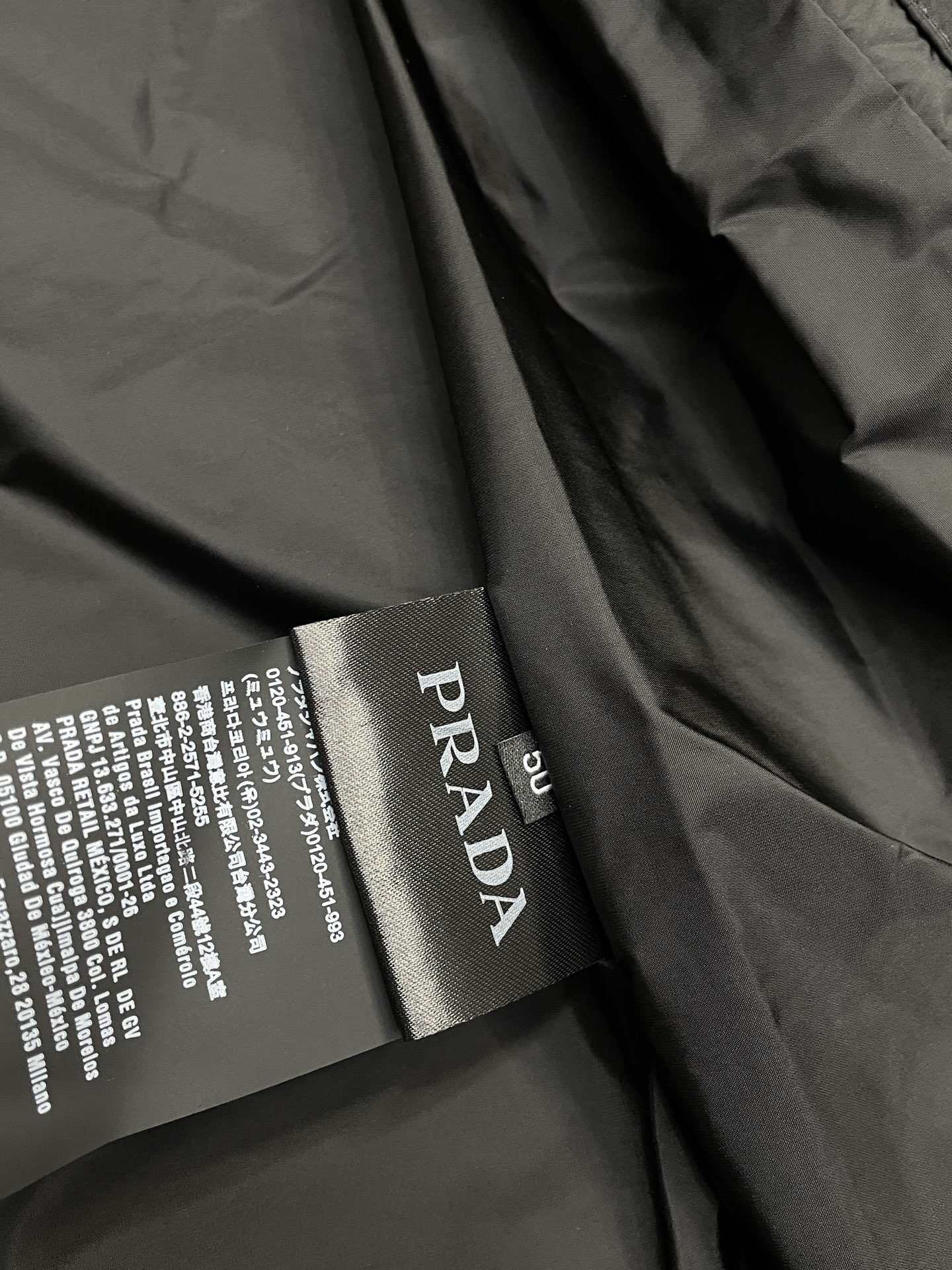 。羽绒服-Prada普拉达💥独家专供最新时尚秋冬羽绒马甲 经典设计感与颜值爆棚的外套，品质更是无法挑剔品