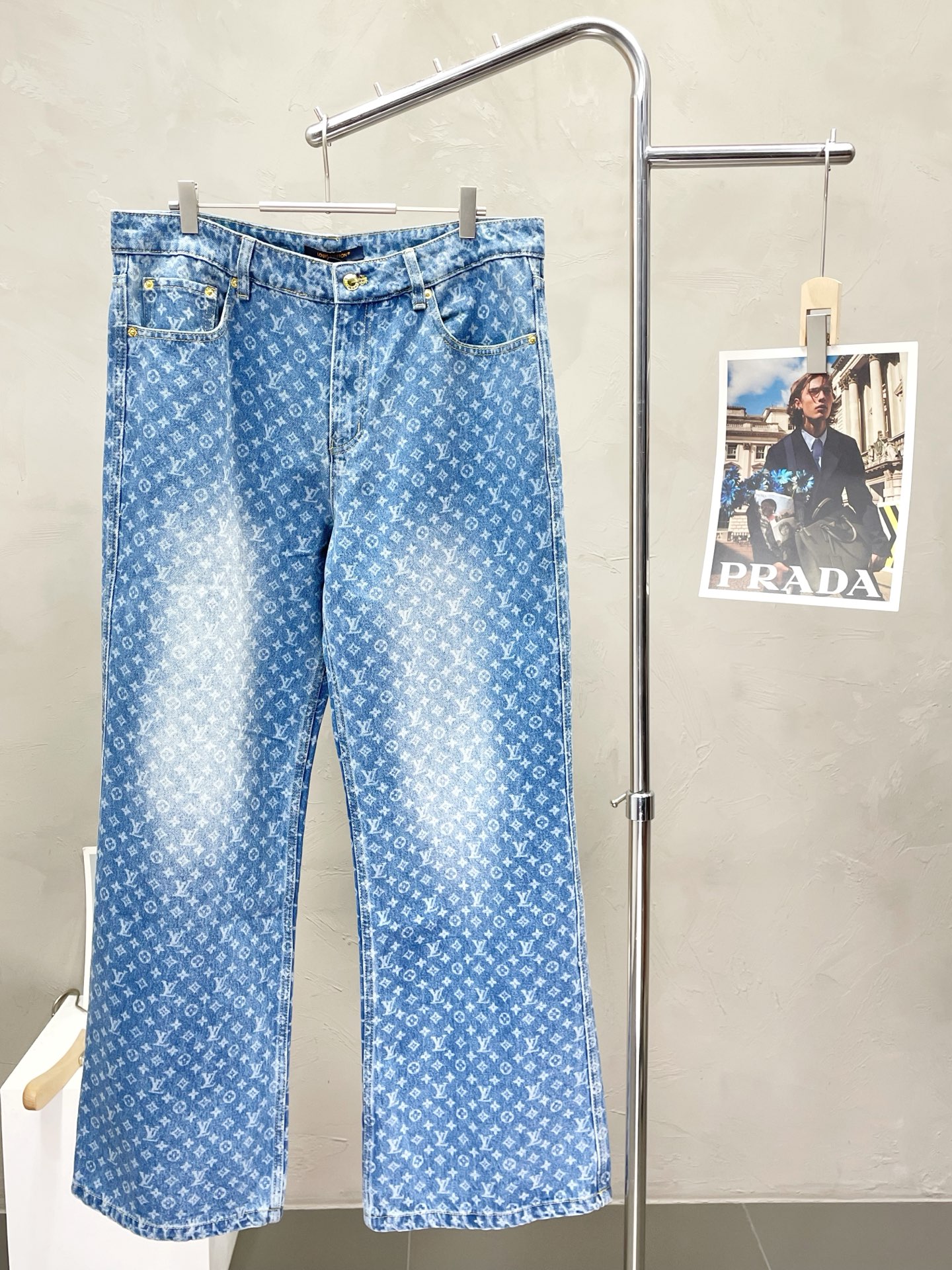 NO:503011,.Louis Vuitton exclusively for the new wide-leg jeans high-end version!  Customized fabrics for counters are breathable and comfortable, with impeccable details, and the brand element design concept reflects high quality. The feel is delicate and soft!  It is casually cut, with a great upper body style!  Count 36.38.40.42, louis vuitton,louis vuitton,jeans,alexander wang19860909.Louis Vuitton路易威登独家专供新款 阔腿牛仔裤高端版本！专柜定制面料 透气舒适度高,细节无可挑剔,品牌元素设计理念,体现高品质.手感细腻柔软！呈现休闲裁剪,上身版型超赞！码数36.38.40.42,,louis vuitton,louis vuitton,jeans,alexander wang,Men's clothing