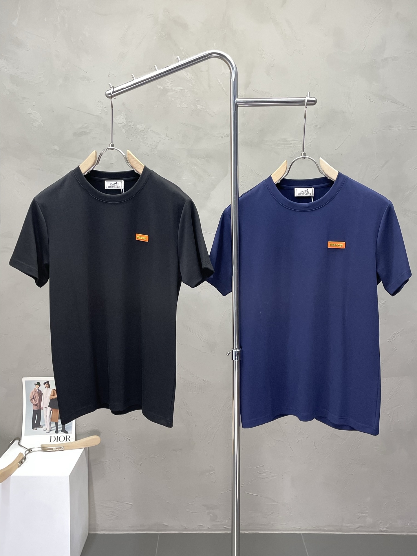 NO:502961,.Hermès exclusively offers new original single men's casual short sleeves, high-end customization, high-end version, fashionable and versatile imported fabric, super soft and delicate, skin-friendly and comfortable to wear, high-end boutique, OEM factory fine-made top body, very good men's essential items, three standards, code M-3XL,, hermes, hermes, T-shirt, alexander wang19860909.Hermès爱马仕独家专供新款原单男士休闲短袖 高端定制 高端版本 时尚百搭爆款进口面料 手感超柔软细腻 穿着亲肤舒适 高端精品 代工厂精细做上身非常赞 男士必备单品 三标齐全 码数M-3XL,,hermes,hermes,T-shirt,alexander wang,Men's clothing