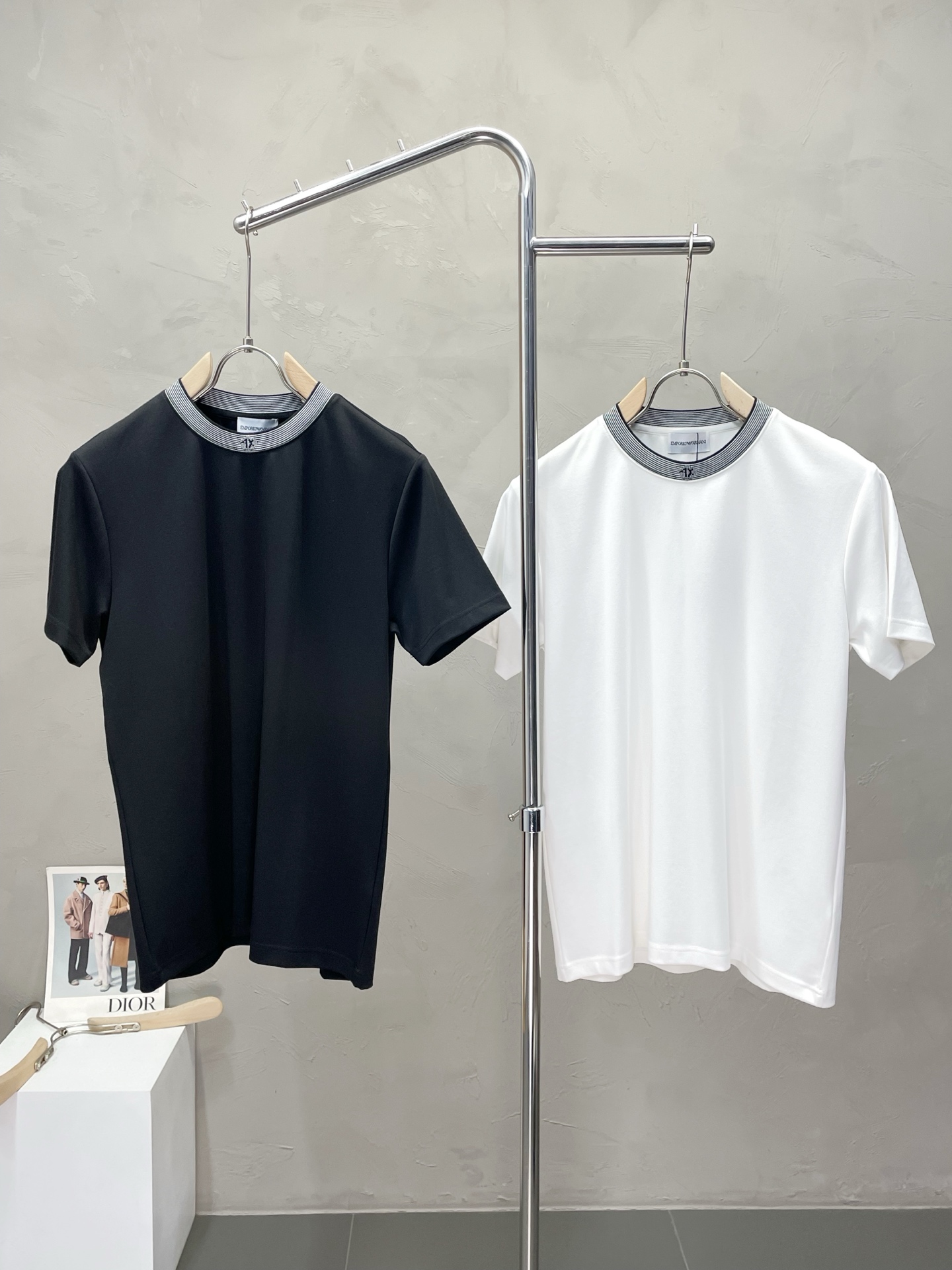 NO:502966,.ARMANI Armani exclusively offers new original single men's casual short sleeves, high-end customization, high-end version, fashionable and versatile imported fabric, super soft and delicate, skin-friendly and comfortable to wear, high-end boutique, OEM, fine production, very good for the upper body, men's essential items, complete three standards, M-3XL,,armani,armani,T-shirt,alexander wang19860909.ARMANI阿玛尼独家专供新款原单男士休闲短袖 高端定制 高端版本 时尚百搭爆款进口面料 手感超柔软细腻 穿着亲肤舒适 高端精品 代工厂精细做上身非常赞 男士必备单品 三标齐全 码数M-3XL,,armani,armani,T-shirt,alexander wang,Men's clothing