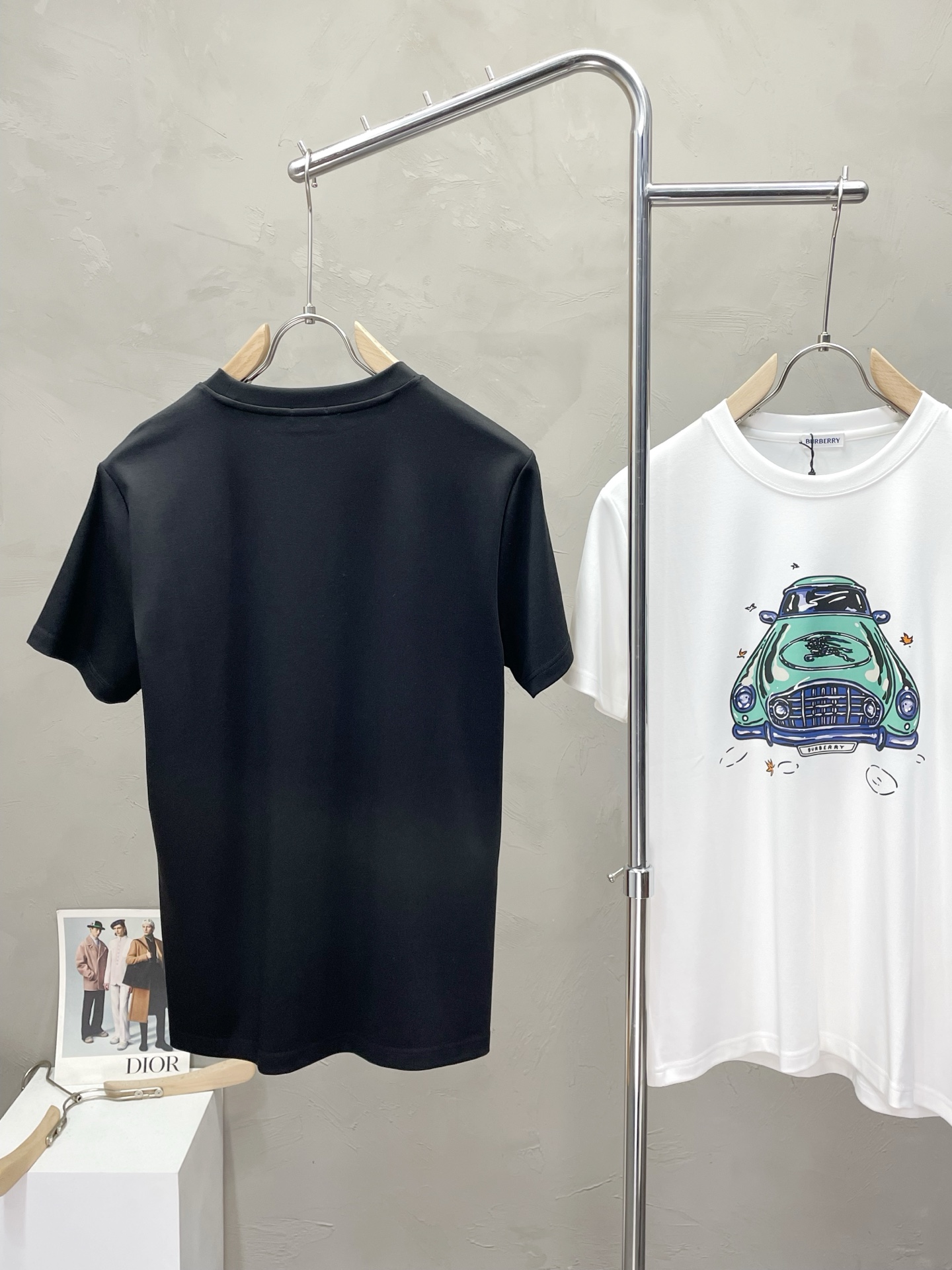 Burberry Men's Graphic Print Short Sleeve T-Shirt, Casual & Stylish 18 i1754920808021 9719 0 1
