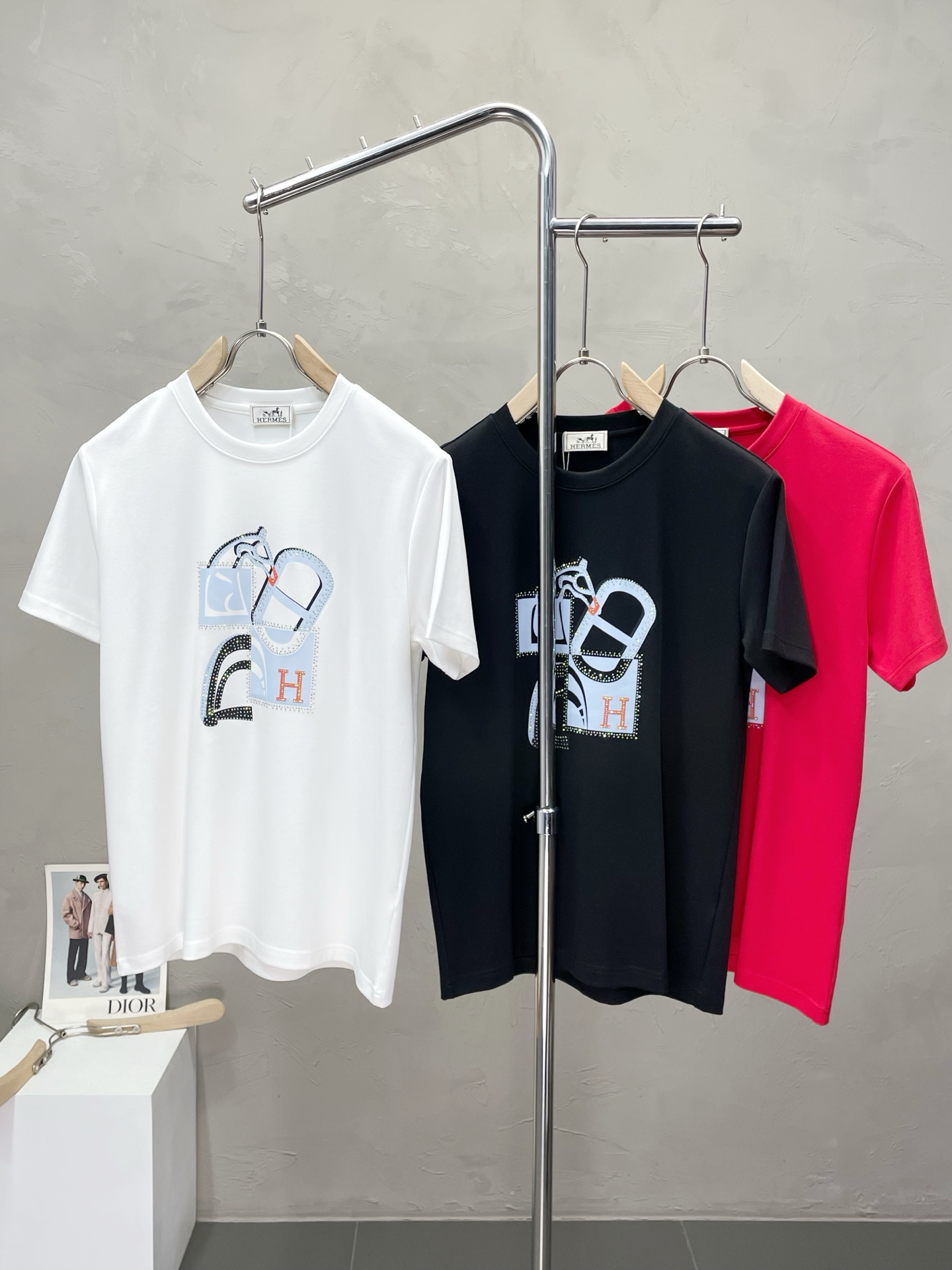 NO:504750,.Hermès exclusively offers new original single men's casual short sleeves, high-end customization, high-end version, fashionable and versatile imported fabric, super soft and delicate, skin-friendly and comfortable to wear, high-end boutique, OEM factory fine-made top body, very good men's essential items, three standards, code M-3XL,, hermes, hermes, T-shirt, alexander wang19860909.Hermès爱马仕独家专供新款原单男士休闲短袖 高端定制 高端版本 时尚百搭爆款进口面料 手感超柔软细腻 穿着亲肤舒适 高端精品 代工厂精细做上身非常赞 男士必备单品 三标齐全 码数M-3XL,,hermes,hermes,T-shirt,alexander wang,Men's clothing