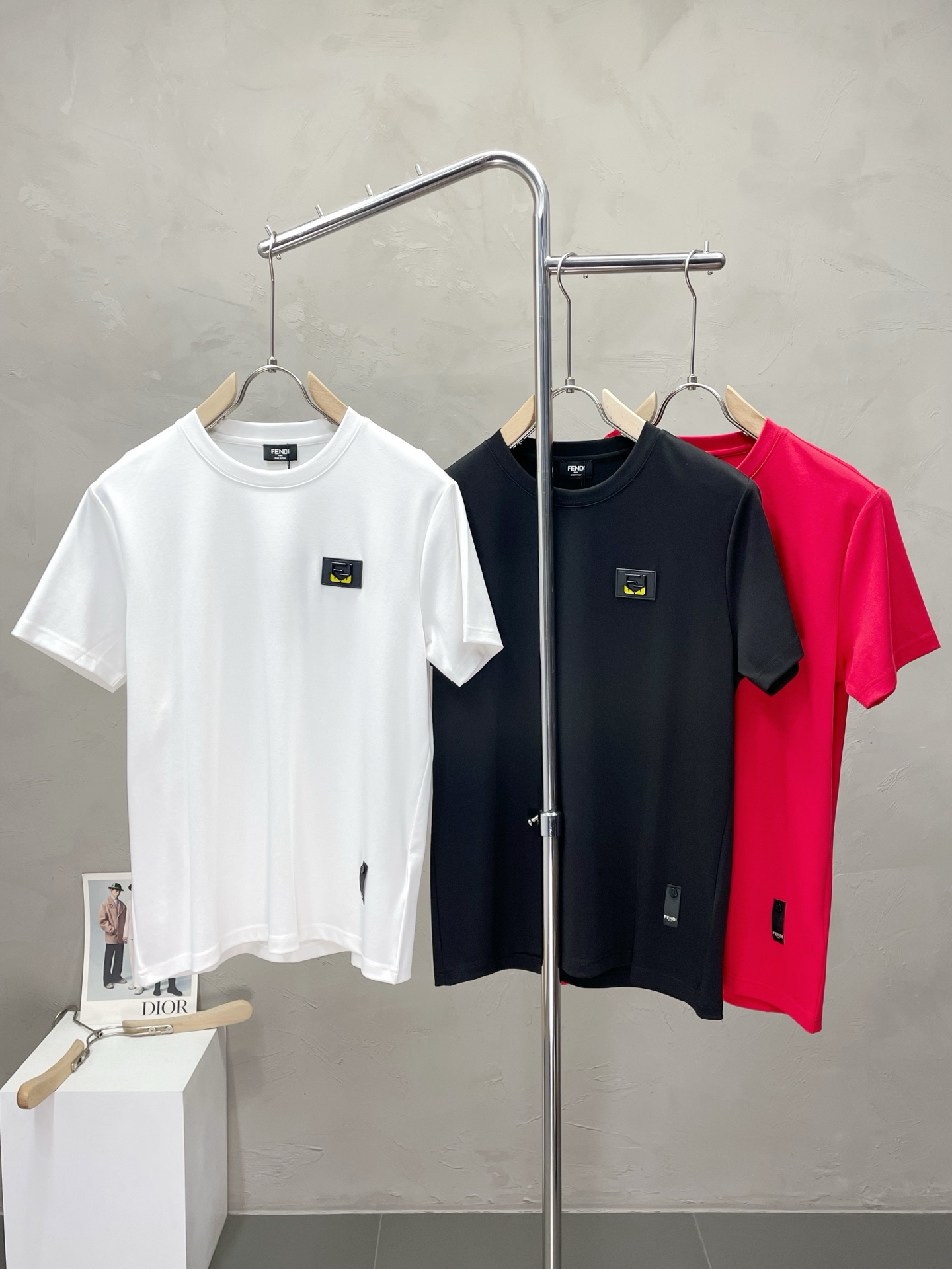 NO:502944,.FENDI exclusively offers new original single men's casual short sleeves, high-end customization, high-end version, fashionable and versatile imported fabric, super soft and delicate, skin-friendly and comfortable to wear, high-end boutique, OEM, fine-made, very good for the upper body, men's essential items, three standards, M-3XL,,fendi,fendi,T-shirt,alexander wang19860909.FENDI芬迪独家专供新款原单男士休闲短袖 高端定制 高端版本 时尚百搭爆款进口面料 手感超柔软细腻 穿着亲肤舒适 高端精品 代工厂精细做上身非常赞 男士必备单品 三标齐全 码数M-3XL,,fendi,fendi,T-shirt,alexander wang,Men's clothing