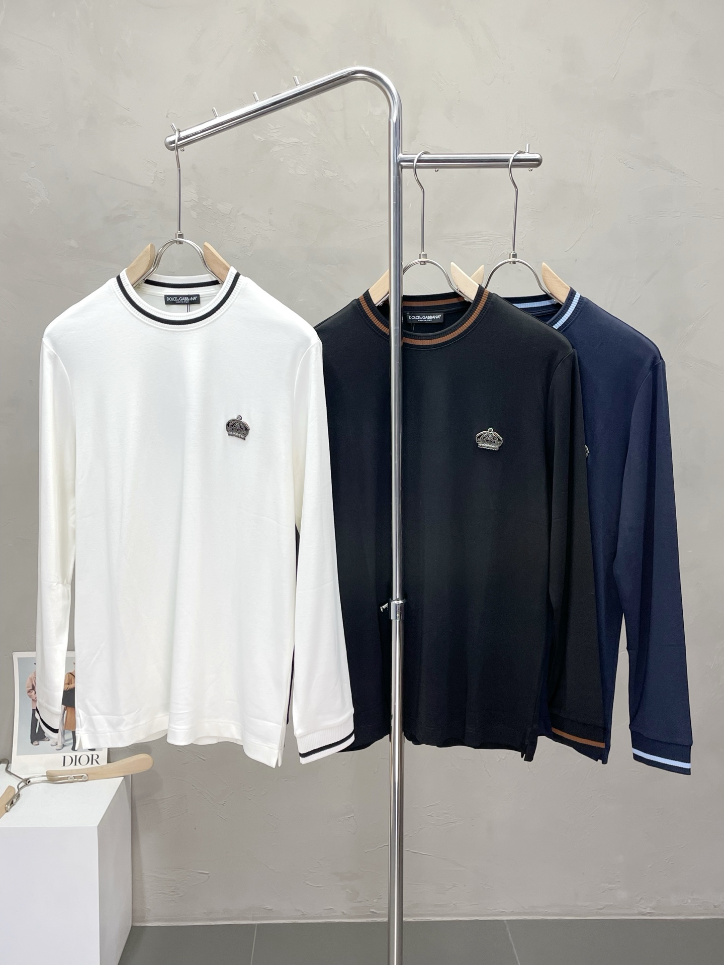 NO:504734,.Dolce & Gabbana exclusively offers new original single men's casual spring and autumn long sleeves, high-end customization, high-end version, fashionable and versatile imported fabric, super soft and delicate, skin-friendly and comfortable to wear, high-end boutique, OEM, fine-made top body, very good, men's essential items, three standards, complete code M-3XL,, Dolce & Gabbana, Dolce & Gabbana, alexander wang19860909.Dolce&Gabbana杜嘉班纳独家专供新款原单男士休闲春秋长袖 高端定制 高端版本 时尚百搭爆款进口面料 手感超柔软细腻 穿着亲肤舒适 高端精品 代工厂精细做上身非常赞 男士必备单品 三标齐全 码数M-3XL,,Dolce&Gabbana,Dolce&Gabbana,alexander wang,Men's clothing