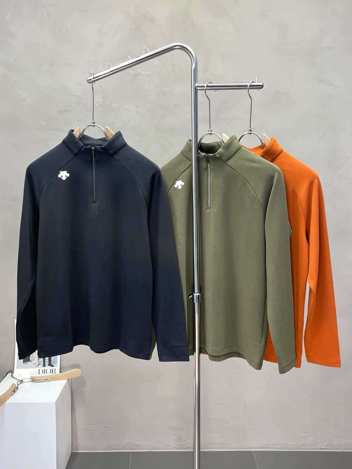 NO:504744,.DESCENTE exclusively offers new original single men's casual autumn and winter long sleeves, high-end customization, high-end version, fashionable and versatile imported fabric, super soft and delicate, skin-friendly and comfortable to wear, high-end boutique, OEM, fine-made, very good for men's essential items, complete three standards, M-3XL,,alexander wang19860909.DESCENTE迪桑特独家专供新款原单男士休闲秋冬长袖 高端定制 高端版本 时尚百搭爆款进口面料 手感超柔软细腻 穿着亲肤舒适 高端精品 代工厂精细做上身非常赞 男士必备单品 三标齐全 码数M-3XL,,alexander wang,Men's clothing