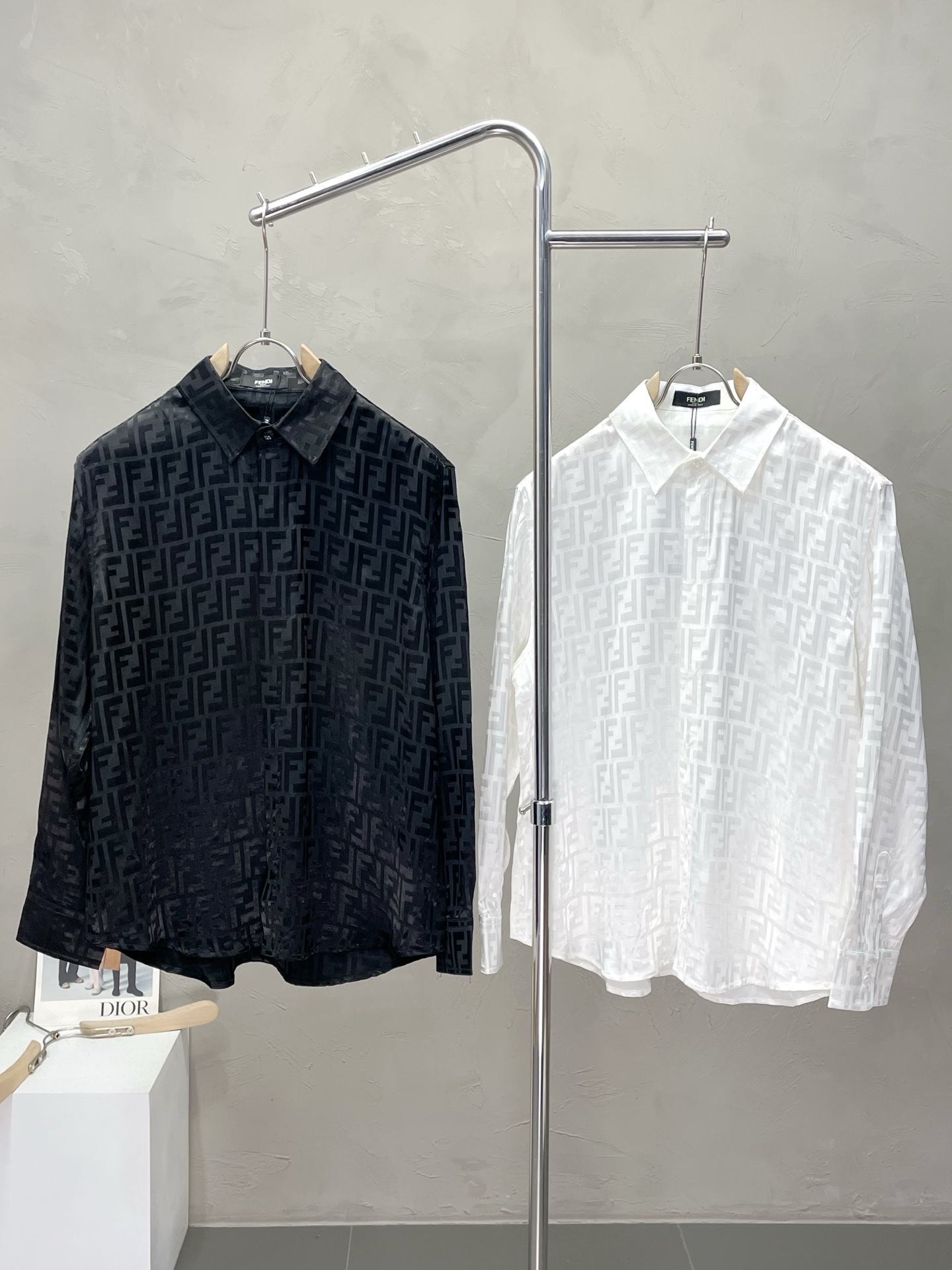 NO:506140,.FENDI exclusively offers new original single men's casual spring and summer shirts, high-end customization, high-end version, fashionable and versatile imported fabric, super soft and delicate, skin-friendly and comfortable to wear, high-end boutique, OEM, fine-made, very good for the upper body, men's essential items, complete three standards, S-XL,,fendi,fendi,shirts,alexander wang19860909.FENDI芬迪独家专供新款原单男士休闲春夏衬衫 高端定制 高端版本 时尚百搭爆款进口面料 手感超柔软细腻 穿着亲肤舒适 高端精品 代工厂精细做上身非常赞 男士必备单品 三标齐全 码数S-XL,,fendi,fendi,shirts,alexander wang,Men's clothing