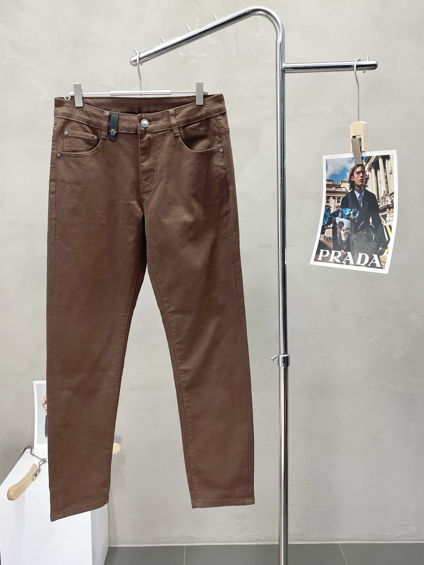 NO:509574,.Dior exclusively offers new casual jeans high-end versions!  Customized fabrics for counters are breathable and comfortable, with impeccable details, and the brand element design concept reflects high quality. The feel is delicate and soft!  It is casually cut, with a great upper body style!  Number of codes 28-38 (with 35 without 37), Dior, Dior, Jeans, Alexander wang19860909.Dior迪奥独家专供新款休闲牛仔裤高端版本！专柜定制面料 透气舒适度高,细节无可挑剔,品牌元素设计理念,体现高品质.手感细腻柔软！呈现休闲裁剪,上身版型超赞！码数28-38（有35无37）,,dior,dior,jeans,alexander wang,Men's clothing