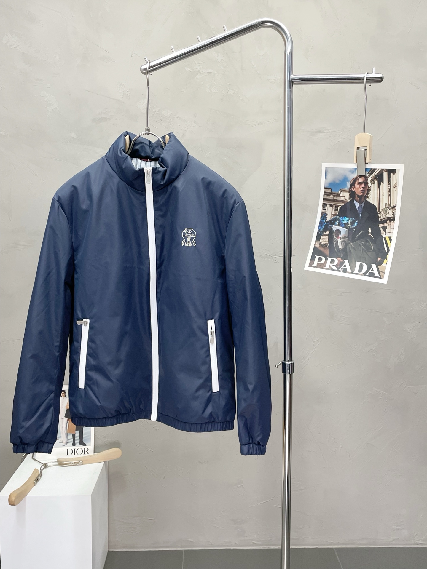 NO:520460,.BC-Brunello Cucineli Brunello Cucineli exclusively provides the latest fashionable autumn and winter cotton jackets. A jacket with a classic design and appearance, and the quality is even more unscrupulous. You can buy it directly. You can't get it wrong! Through the detailed pictures, you can feel its powerful aura, and the warm-concentration effect is significant, so you don’t have to worry about the chill at all! It is both fashionable and functional, and the whole style looks more luxurious and elegant! Size M-3XL, brunello cucinelli, jackets & coats, jackets & coats, alexander wang19860909.BC-Brunello Cucineli 布鲁内洛·库奇内利独家专供最新时尚秋冬棉服夹克.经典设计感与颜值爆棚的外套,品质更是无法挑剔品控可以直接入手,不容过错的高端臻品！通过细节图片便可感受到它强悍的气场,聚温保暖效果显著,完全不用担心会有一点寒意！时尚与功能性兼备,整款显得更加的奢华大气！ 尺码M-3XL,,brunello cucinelli,jackets & coats,jackets & coats,alexander wang,Men's clothing