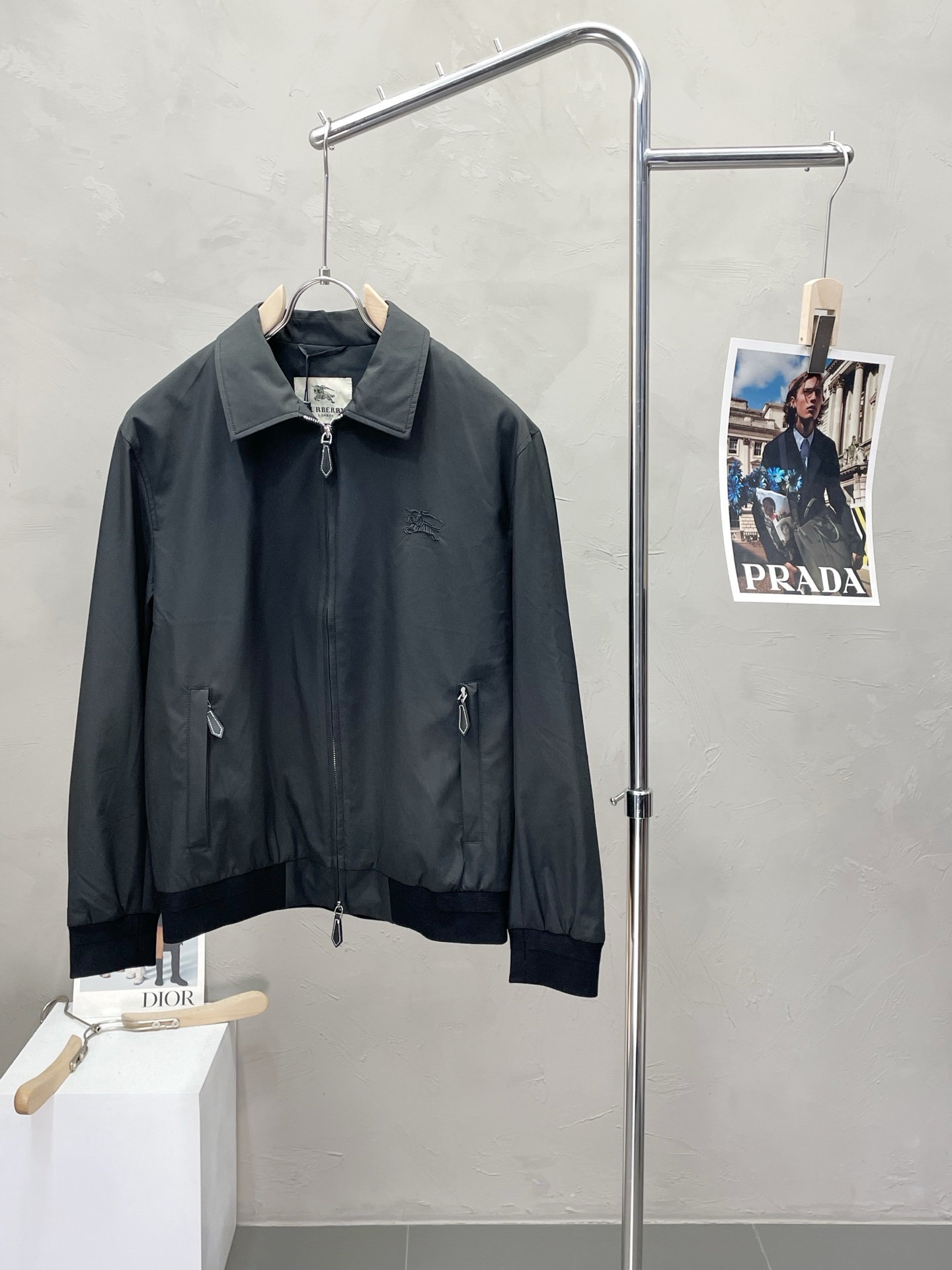 NO:509607,.Burberry exclusively offers the latest fashionable jackets. A jacket with a classic design and great appearance, and the quality is even more unscrupulous. You can buy it directly. You can't get it wrong! Through the detailed pictures, you can feel its powerful aura, and the warm-concentration effect is significant, so you don’t have to worry about the chill at all! It is both fashionable and functional, and the whole style looks more luxurious and elegant! Size M-3XL, burberry, burberry, jackets & coats, jackets & coats, alexander wang19860909.Burberry巴宝莉独家专供最新时尚夹克.经典设计感与颜值爆棚的外套,品质更是无法挑剔品控可以直接入手,不容过错的高端臻品！通过细节图片便可感受到它强悍的气场,聚温保暖效果显著,完全不用担心会有一点寒意！时尚与功能性兼备,整款显得更加的奢华大气！ 尺码M-3XL,,burberry,burberry,jackets & coats,jackets & coats,alexander wang,Men's clothing