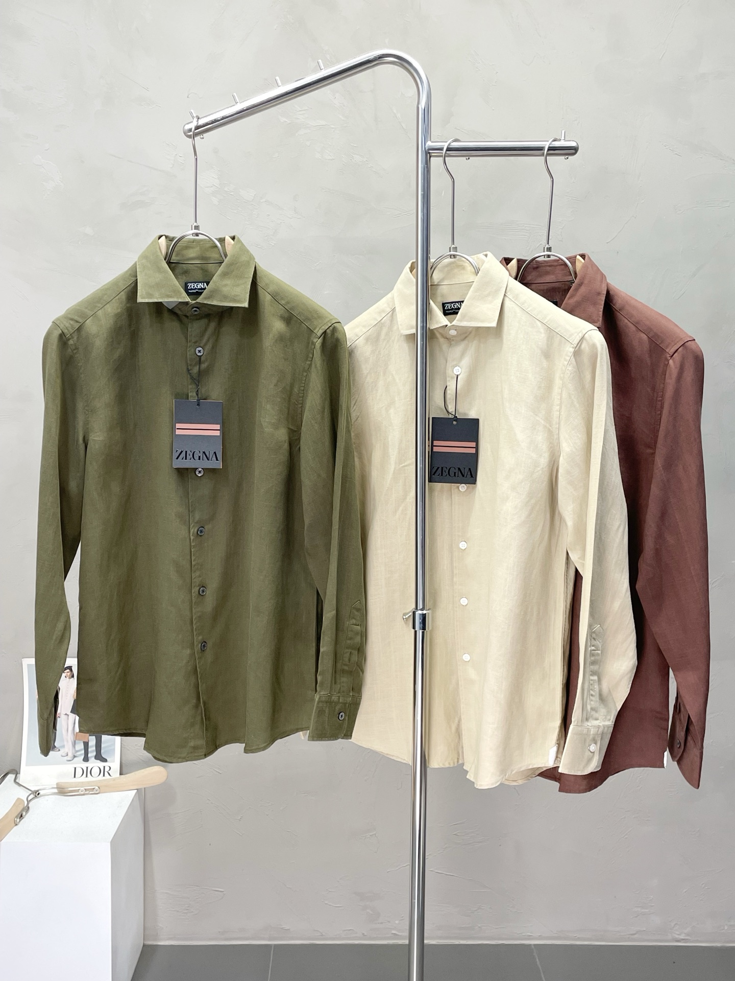 NO:509584,.ZEGNA exclusively offers new original single men's casual shirts, high-end customization, high-end version, fashionable and versatile imported linen fabric, super soft and delicate, skin-friendly and comfortable to wear, high-end boutique, OEM, fine production, very good for the top body, men's essential items, three standards, 48-56,,zegna,shirts,alexander wang19860909.ZEGNA杰尼亚独家专供新款原单男士休闲衬衫 高端定制 高端版本 时尚百搭爆款进口亚麻面料 手感超柔软细腻 穿着亲肤舒适 高端精品 代工厂精细做上身非常赞 男士必备单品 三标齐全 码数48-56,,zegna,shirts,alexander wang,Men's clothing