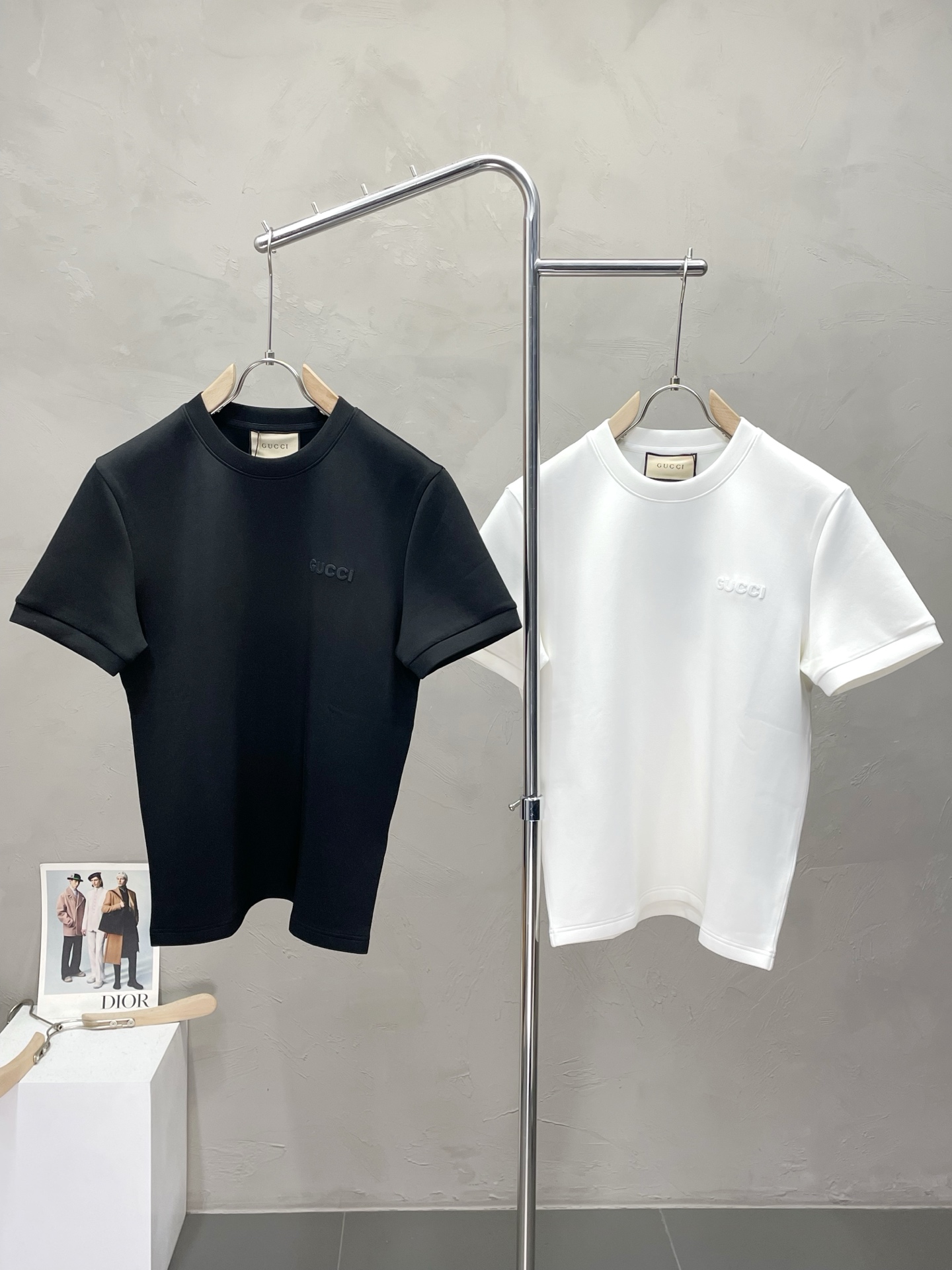 NO:512861,.Gucci exclusively offers new original single men's casual short sleeves. High-end customization, high-end version, fashionable and versatile, hot original imported fabric, logo pattern design, super soft and delicate, skin-friendly and comfortable to wear, high-end boutique, OEM, fine-made top body, very good, men's essential items, three-standard size M-3XL,,gucci,gucci,T-shirt,alexander wang19860909.Gucci古驰独家专供新款原单男士休闲短袖.高端定制 高版本 时尚百搭爆款原版进口面料 logo图案设计 手感超柔软细腻 穿着亲肤舒适 高端精品 代工厂精细做上身非常赞 男士必备单品 三标齐全 尺码M-3XL,,gucci,gucci,T-shirt,alexander wang,Men's clothing