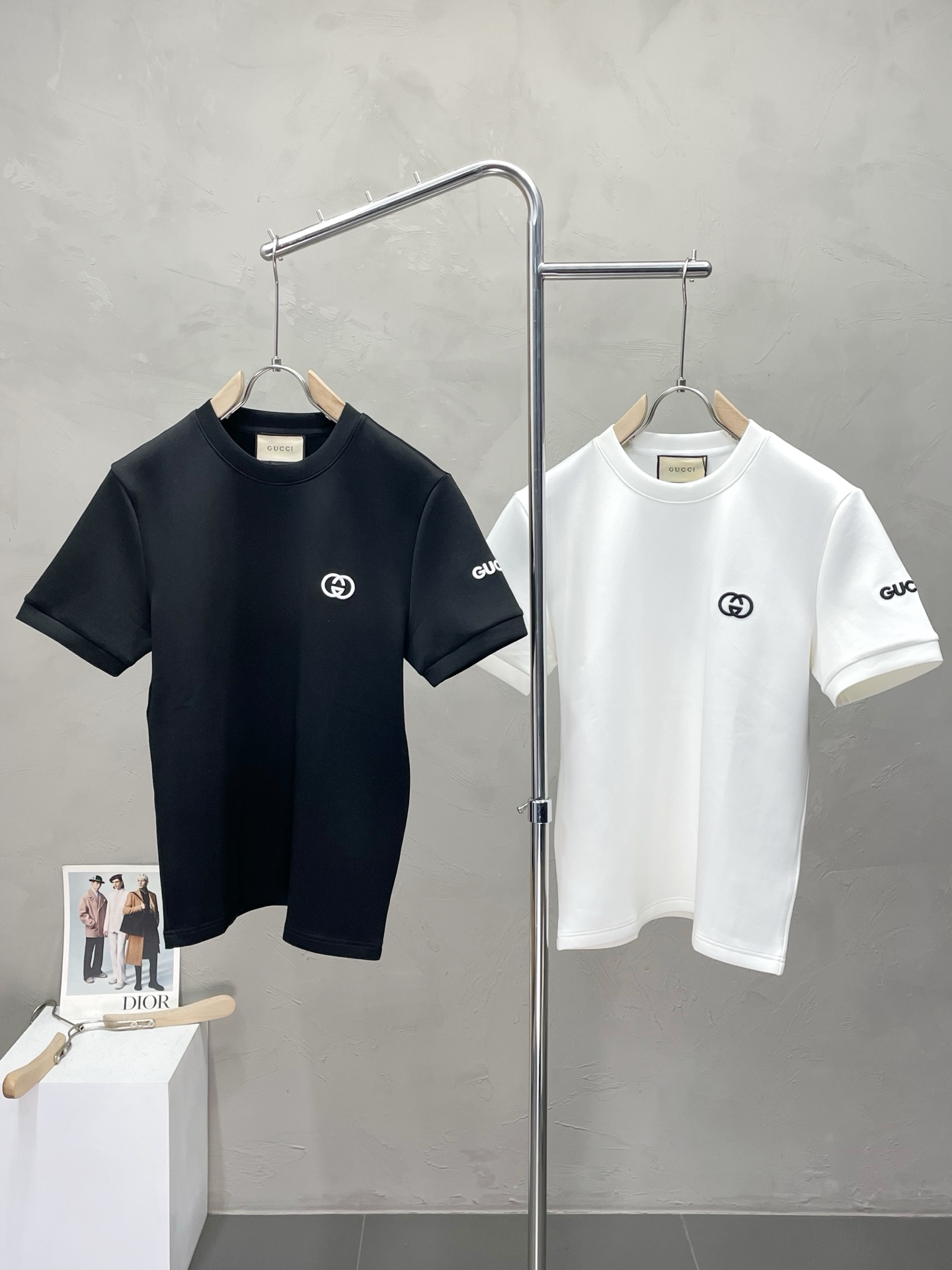 NO:512878,.Gucci exclusively offers new original single men's casual short sleeves. High-end customization, high-end version, fashionable and versatile, hot original imported fabric, logo pattern design, super soft and delicate, skin-friendly and comfortable to wear, high-end boutique, OEM, fine-made top body, very good, men's essential items, three-standard size M-3XL,,gucci,gucci,T-shirt,alexander wang19860909.Gucci古驰独家专供新款原单男士休闲短袖.高端定制 高版本 时尚百搭爆款原版进口面料 logo图案设计 手感超柔软细腻 穿着亲肤舒适 高端精品 代工厂精细做上身非常赞 男士必备单品 三标齐全 尺码M-3XL,,gucci,gucci,T-shirt,alexander wang,Men's clothing