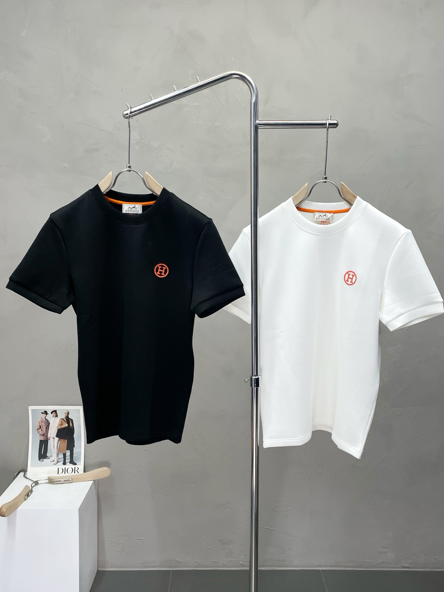 NO:518503,.Hermès exclusively offers new original single men's casual short sleeves, high-end customization, high-end version, fashionable and versatile imported fabric, super soft and delicate, skin-friendly and comfortable to wear, high-end boutique, OEM factory fine-made top body, very good men's essential items, three standards, code M-3XL,, hermes, hermes, T-shirt, alexander wang19860909.Hermès爱马仕独家专供新款原单男士休闲短袖 高端定制 高端版本 时尚百搭爆款进口面料 手感超柔软细腻 穿着亲肤舒适 高端精品 代工厂精细做上身非常赞 男士必备单品 三标齐全 码数M-3XL,,hermes,hermes,T-shirt,alexander wang,Men's clothing