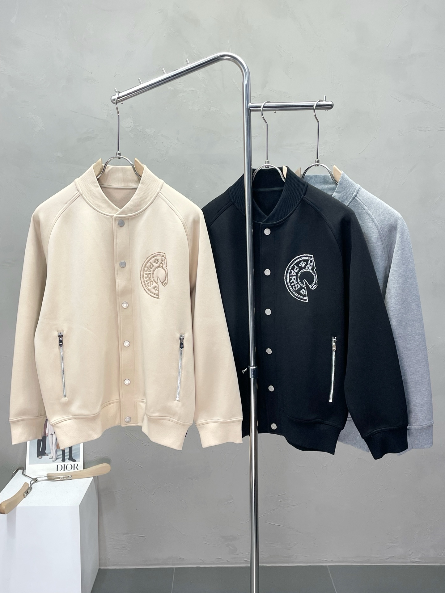 NO:511911,.Hermès exclusively offers new original single men's casual jackets, high-end customization, high-end version, fashionable and versatile imported fabrics, super soft and delicate, skin-friendly and comfortable, warm and comfortable, high-end boutique, OEM factory fine-made top body, very good, men's essential items, three standards, code M-3XL,, hermes, hermes, jackets & coats, alexander wang19860909.Hermès爱马仕独家专供新款原单男士休闲外套 高端定制 高端版本 时尚百搭爆款进口面料 手感超柔软细腻 穿着亲肤舒适 保暖舒适 高端精品 代工厂精细做上身非常赞 男士必备单品 三标齐全 码数M-3XL,,hermes,hermes,jackets & coats,alexander wang,Men's clothing