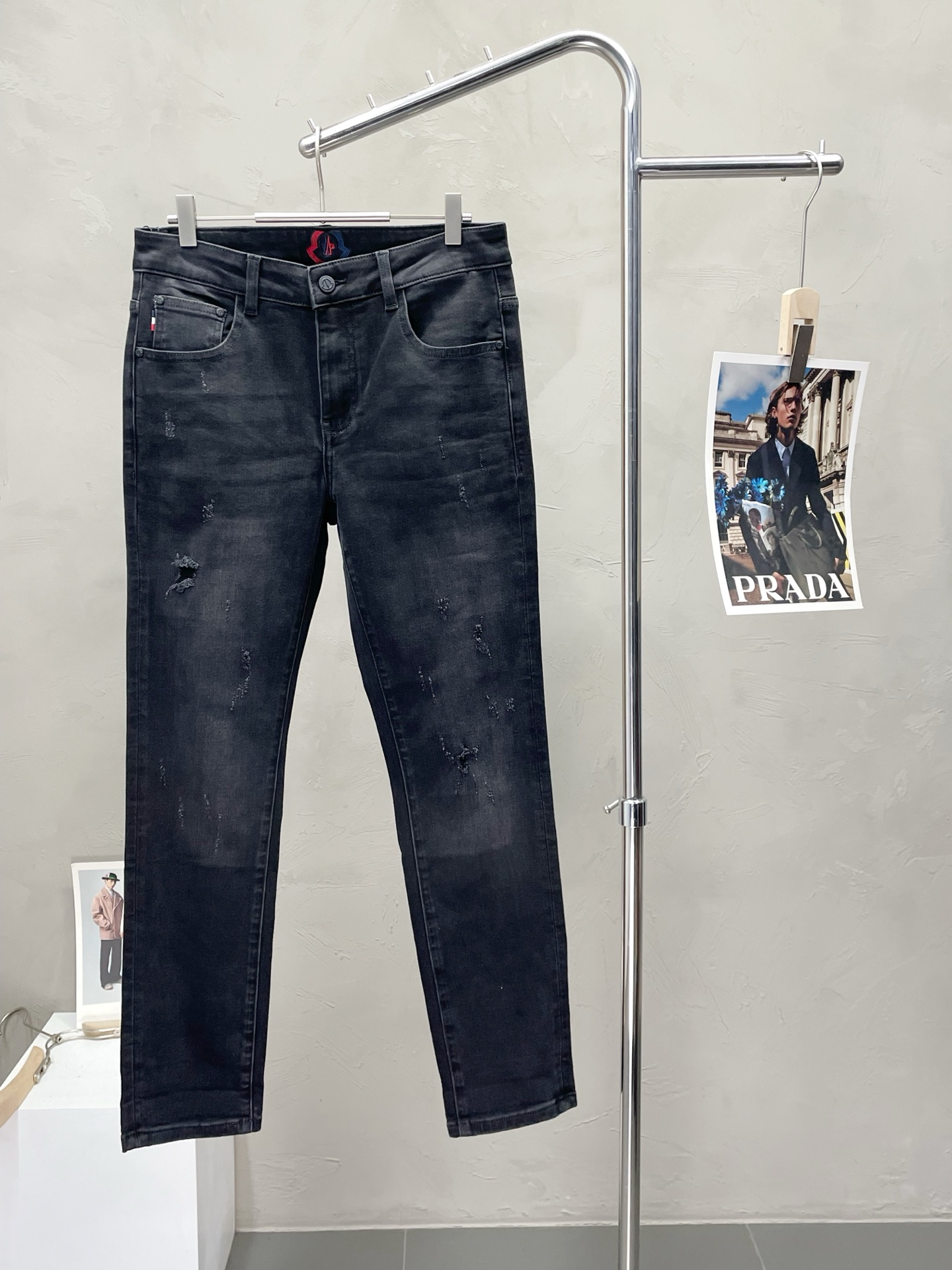 NO:512838,.Moncler hooded exclusively for the new high-end version of casual jeans!  Customized fabrics for counters are breathable and comfortable, with impeccable details, and the brand element design concept reflects high quality. The feel is delicate and soft!  It is casually cut, with a great upper body style!  Number of codes 29-36, Moncler, jeans, alexander wang19860909.Moncler蒙口独家专供新款休闲牛仔裤高端版本！专柜定制面料 透气舒适度高,细节无可挑剔,品牌元素设计理念,体现高品质.手感细腻柔软！呈现休闲裁剪,上身版型超赞！码数29-36,,Moncler,jeans,alexander wang,Men's clothing