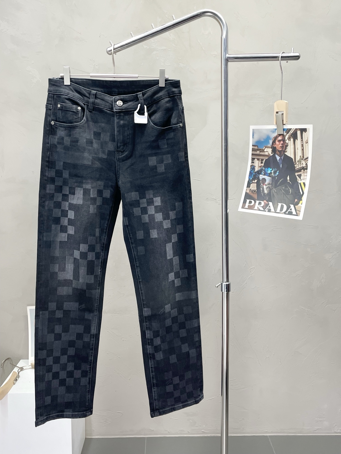 NO:518467,.Louis Vuitton exclusively offers new casual jeans high-end versions!  Customized fabrics for counters are breathable and comfortable, with impeccable details, and the brand element design concept reflects high quality. The feel is delicate and soft!  It is casually cut, with a great upper body style!  29-36, louis vuitton,louis vuitton,jeans,alexander wang19860909.Louis Vuitton路易威登独家专供新款休闲牛仔裤高端版本！专柜定制面料 透气舒适度高,细节无可挑剔,品牌元素设计理念,体现高品质.手感细腻柔软！呈现休闲裁剪,上身版型超赞！码数29-36,,louis vuitton,louis vuitton,jeans,alexander wang,Men's clothing