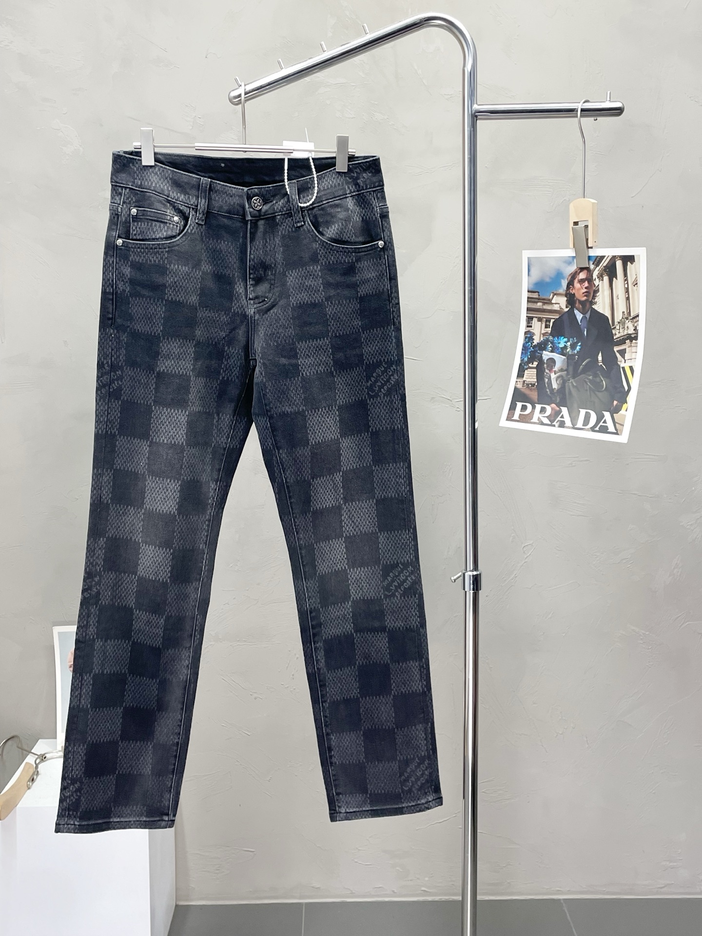 NO:518479,.Louis Vuitton exclusively offers new casual jeans high-end versions!  Customized fabrics for counters are breathable and comfortable, with impeccable details, and the brand element design concept reflects high quality. The feel is delicate and soft!  It is casually cut, with a great upper body style!  29-36, louis vuitton,louis vuitton,jeans,alexander wang19860909.Louis Vuitton路易威登独家专供新款休闲牛仔裤高端版本！专柜定制面料 透气舒适度高,细节无可挑剔,品牌元素设计理念,体现高品质.手感细腻柔软！呈现休闲裁剪,上身版型超赞！码数29-36,,louis vuitton,louis vuitton,jeans,alexander wang,Men's clothing