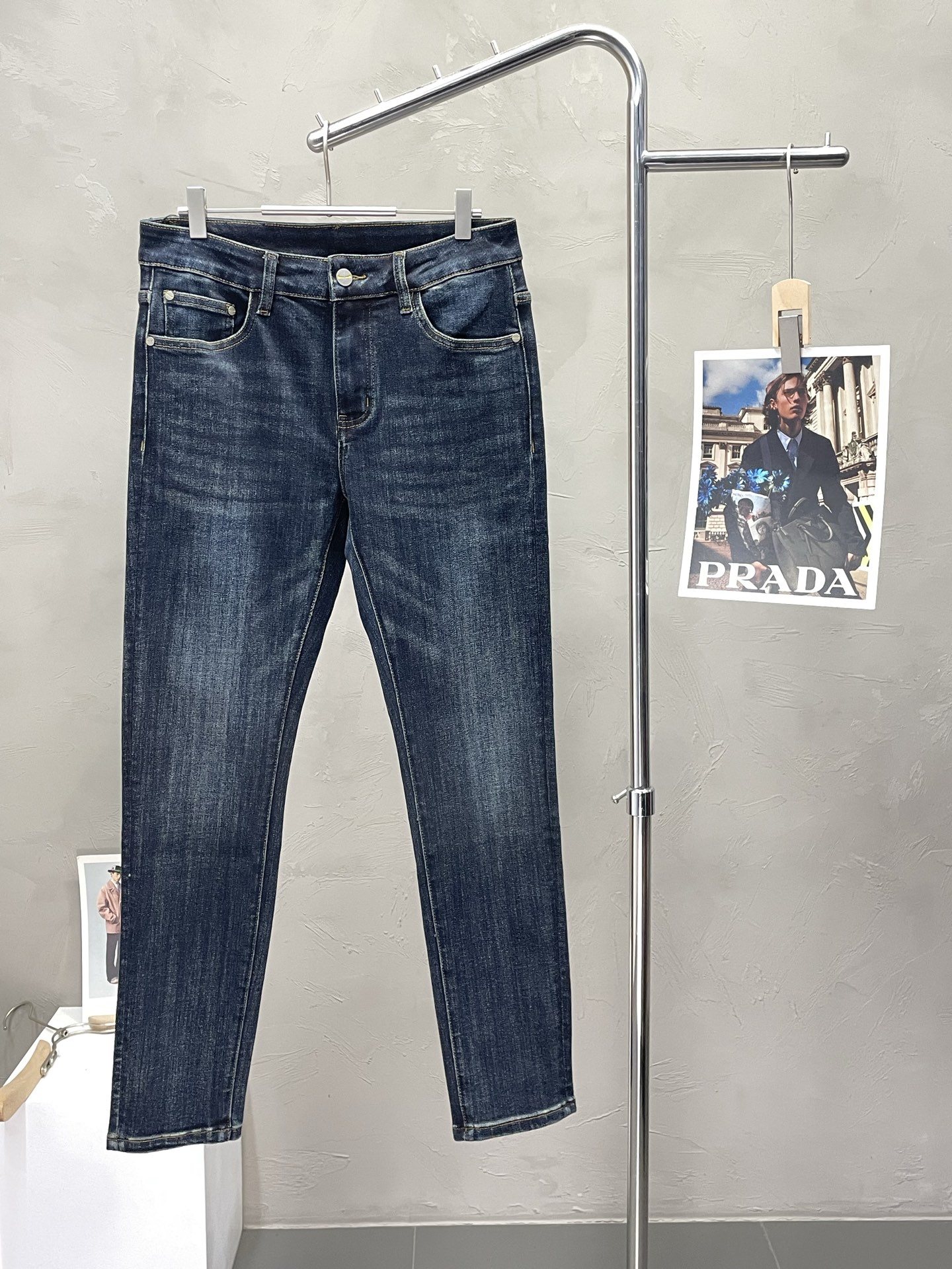 NO:512844,.FENDI exclusively offers new casual jeans high-end versions!  Customized fabrics for counters are breathable and comfortable, with impeccable details, and the brand element design concept reflects high quality. The feel is delicate and soft!  It is casually cut, with a great upper body style!  28-38, fendi, fendi, jeans, alexander wang19860909.FENDI芬迪独家专供新款休闲牛仔裤高端版本！专柜定制面料 透气舒适度高,细节无可挑剔,品牌元素设计理念,体现高品质.手感细腻柔软！呈现休闲裁剪,上身版型超赞！码数28-38,,fendi,fendi,jeans,alexander wang,Men's clothing